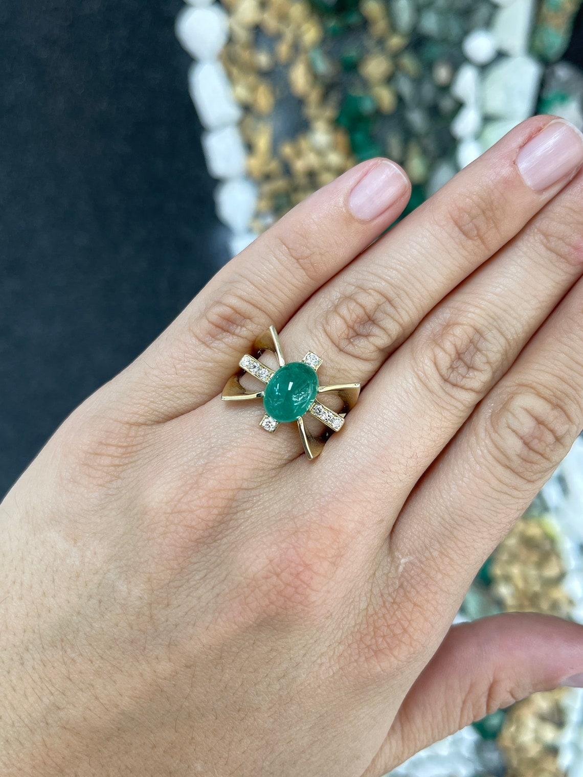 Moderno Anello in oro 14K con smeraldo ovale cabochon e diamante da 5,12tcw, stile Star Unisex in vendita