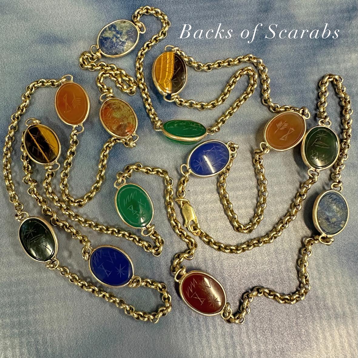 Chaîne de station de 52 pouces en or 14K, Circa 1960, avec des maillons Rolo et des scarabées en pierre sculptée en vente 6