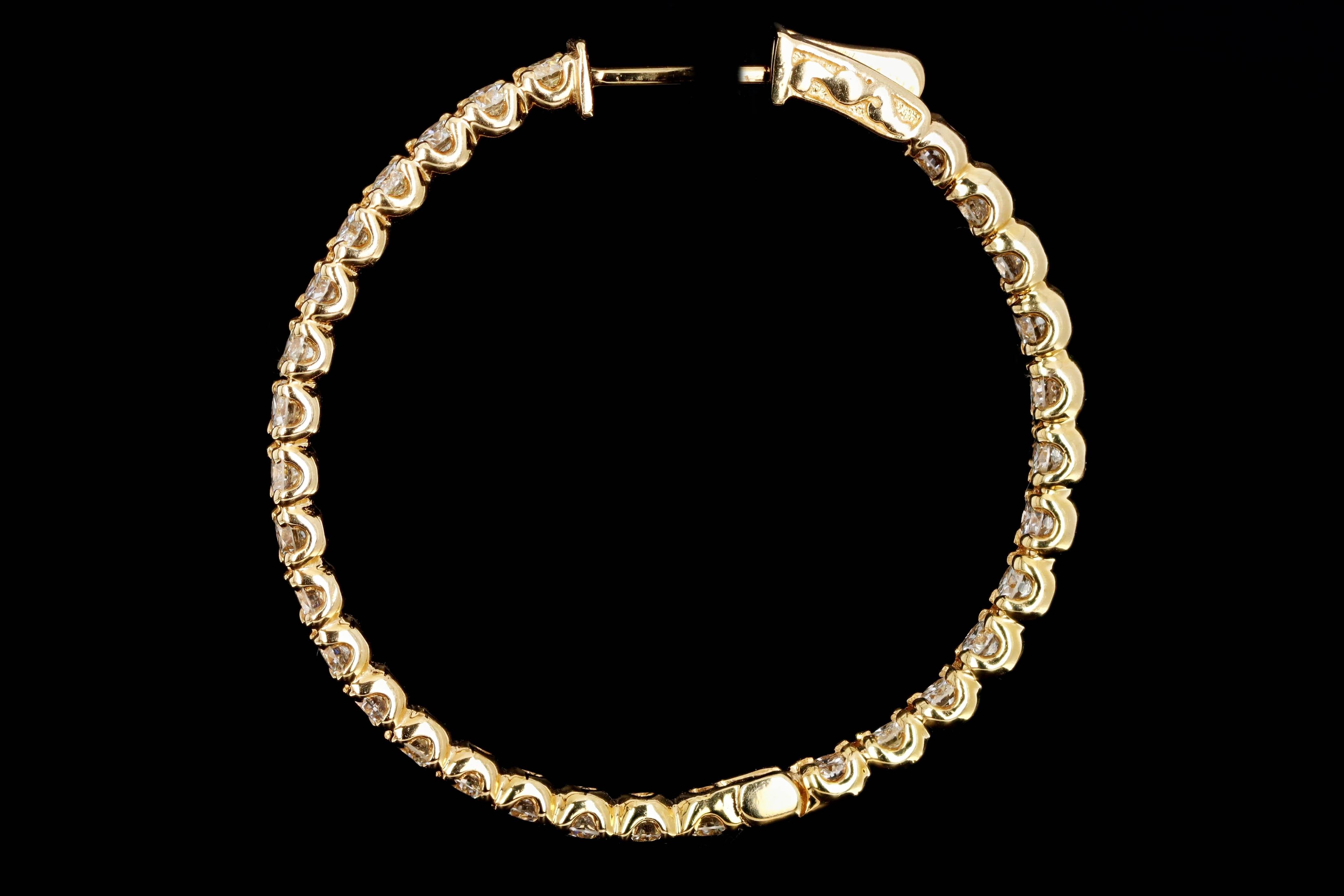 Aros de oro de 14 quilates con diamantes redondos talla brillante de 5,40 quilates de peso total, dentro-fuera Corte redondo en venta