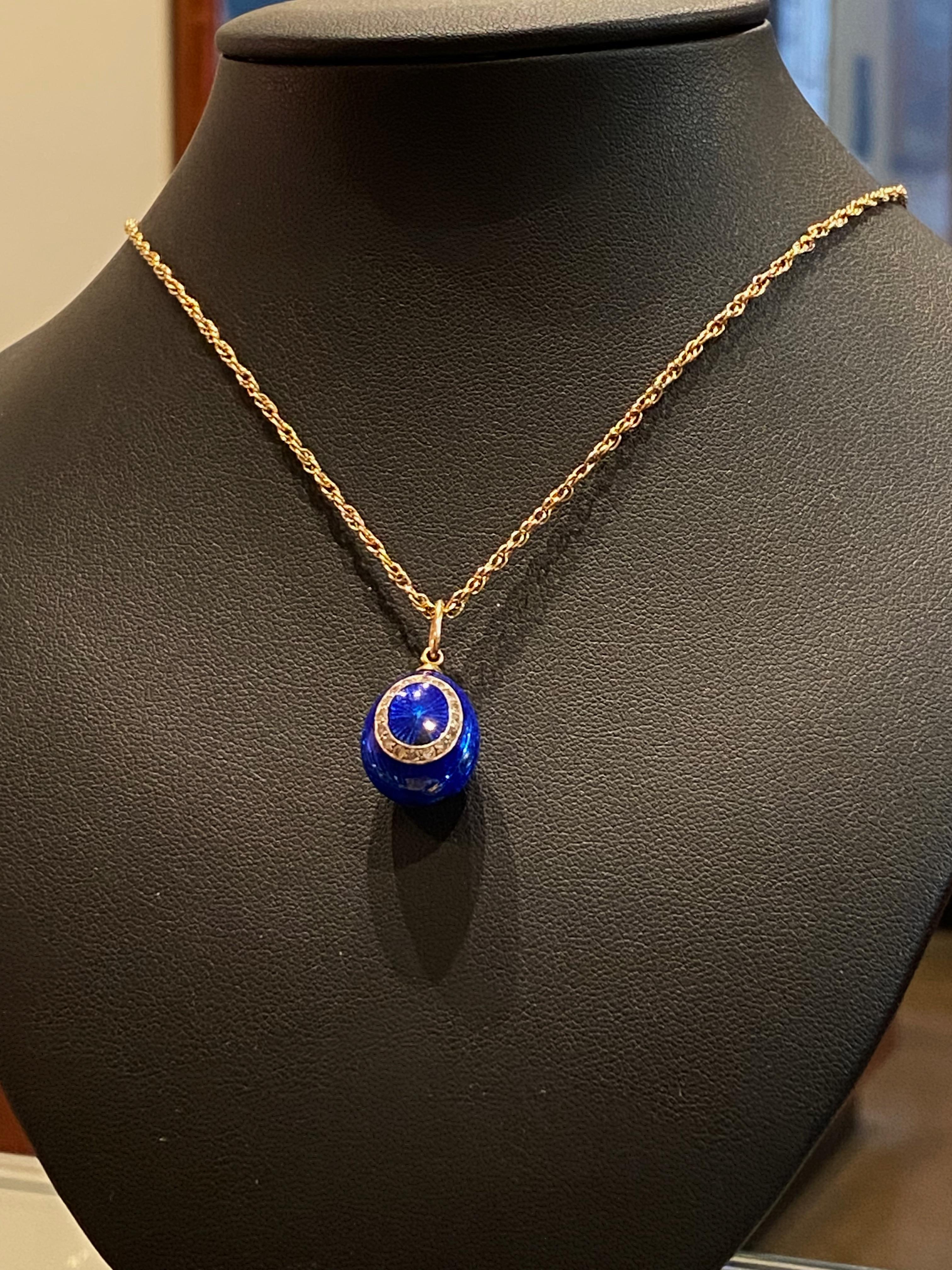14K Gold (56), blaue Guilloche-Emaille, eiförmiger sowjetischer Vintage-Anhänger aus Kristall im Zustand „Hervorragend“ im Angebot in MELBOURNE, AU