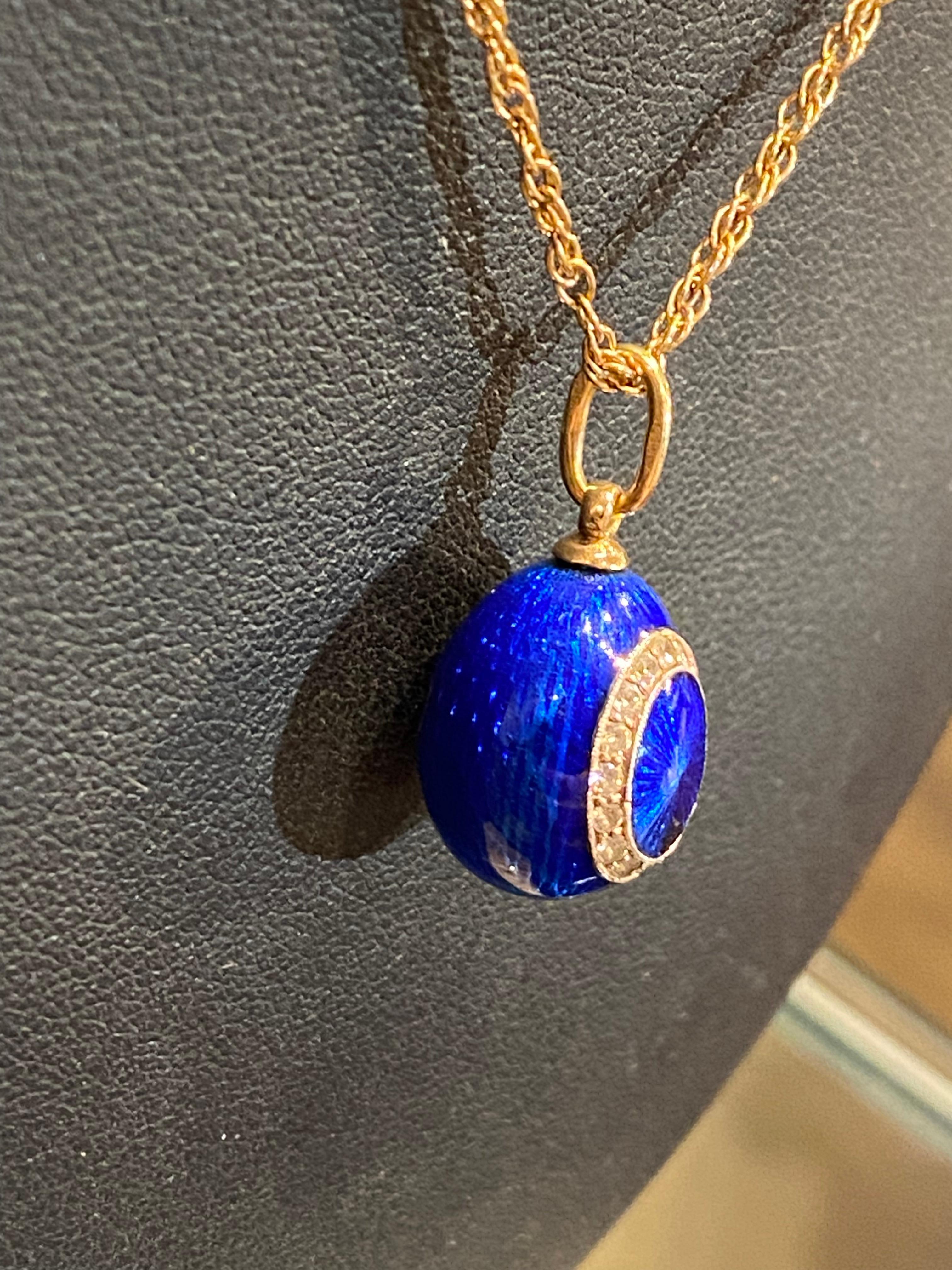 14K Gold (56), blaue Guilloche-Emaille, eiförmiger sowjetischer Vintage-Anhänger aus Kristall im Angebot 1