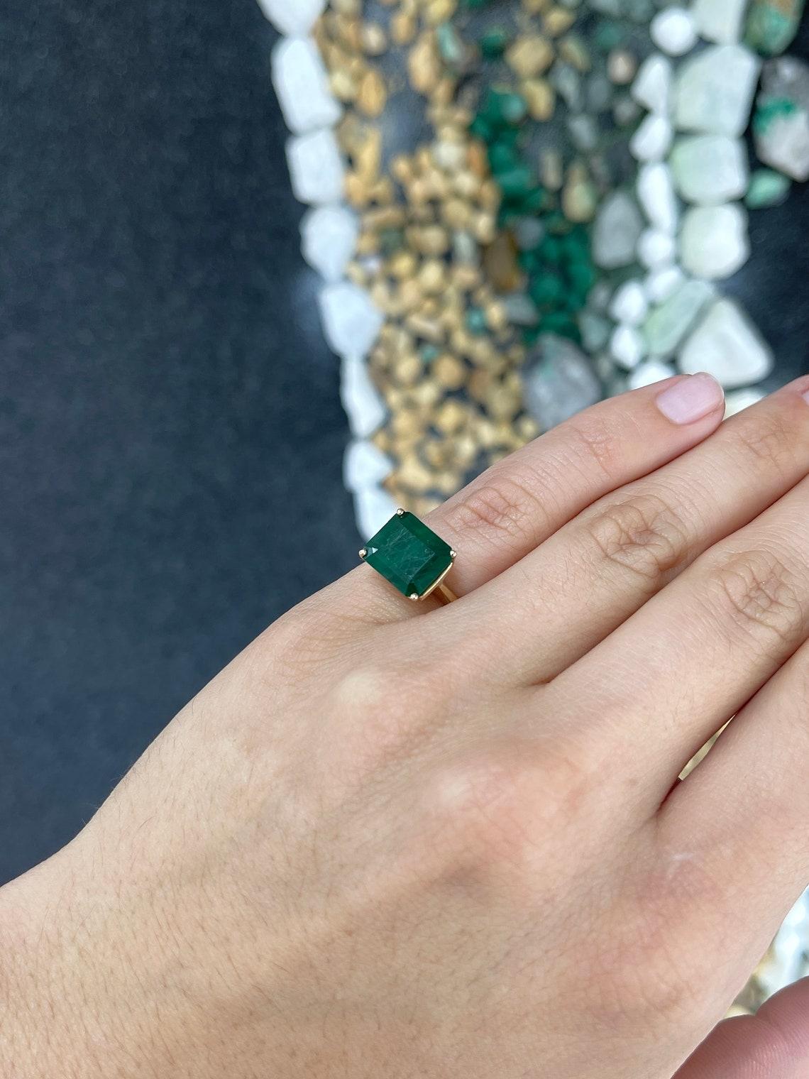 14K Gold 6.28ct Dark Green Emerald Cut Solitaire Ring, East-West Prong Set In New Condition For Sale In Jupiter, FL