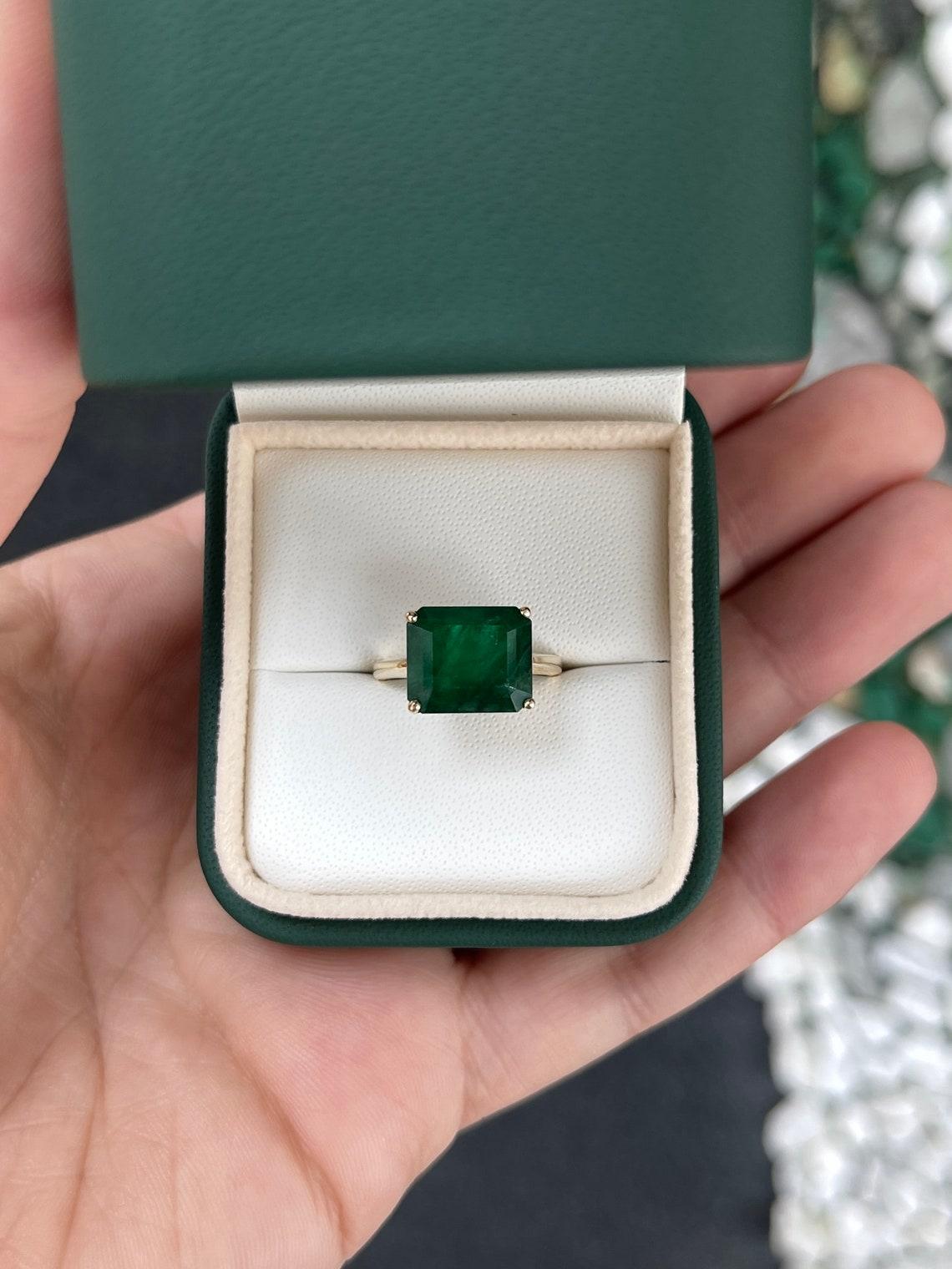 14K Gold 6.28ct Dark Green Emerald Cut Solitaire Ring, East-West Prong Set For Sale 2