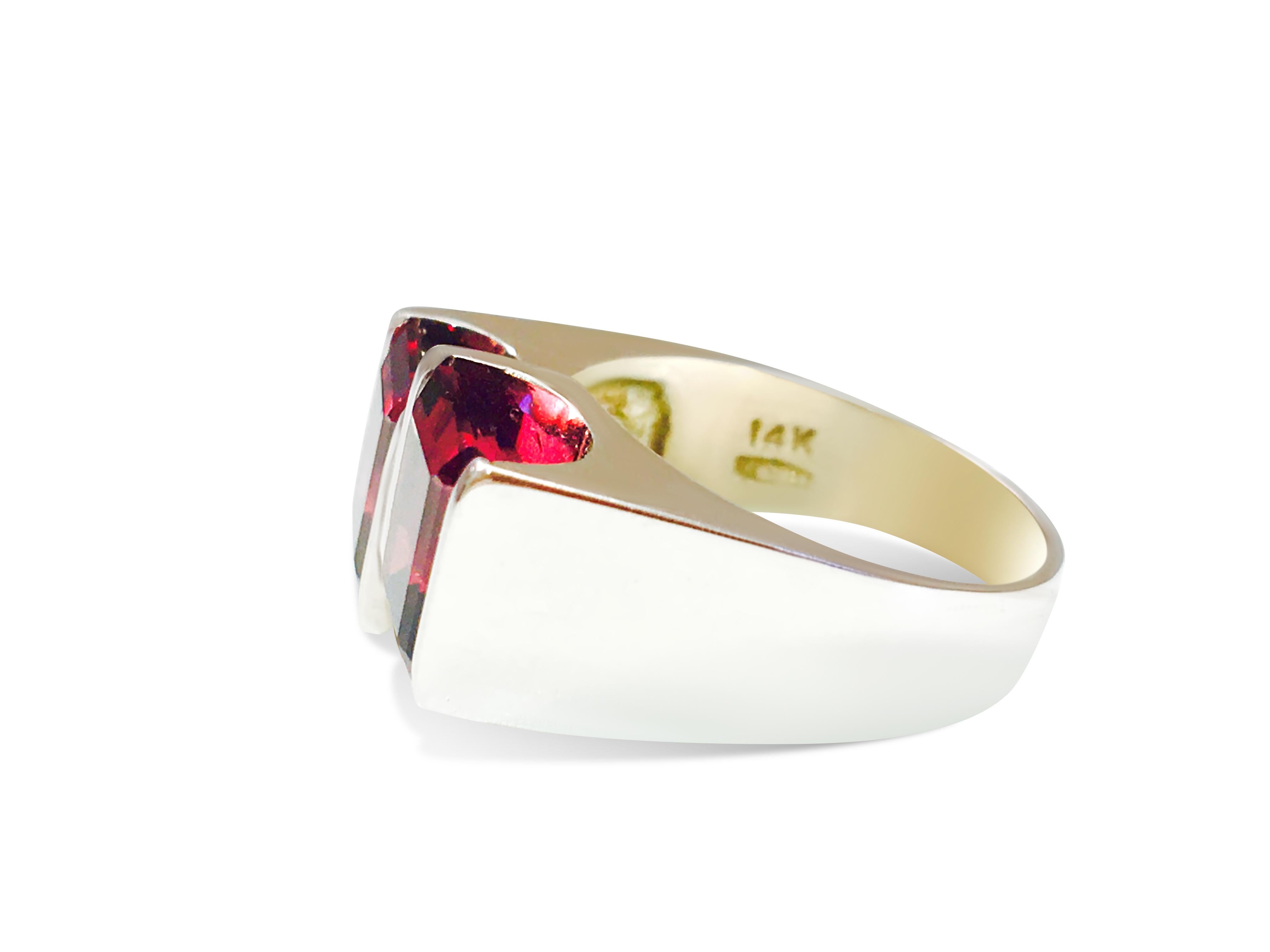 14K Gold 7 Carat Natural Garnet and Diamond Ring. In Excellent Condition For Sale In Miami, FL
