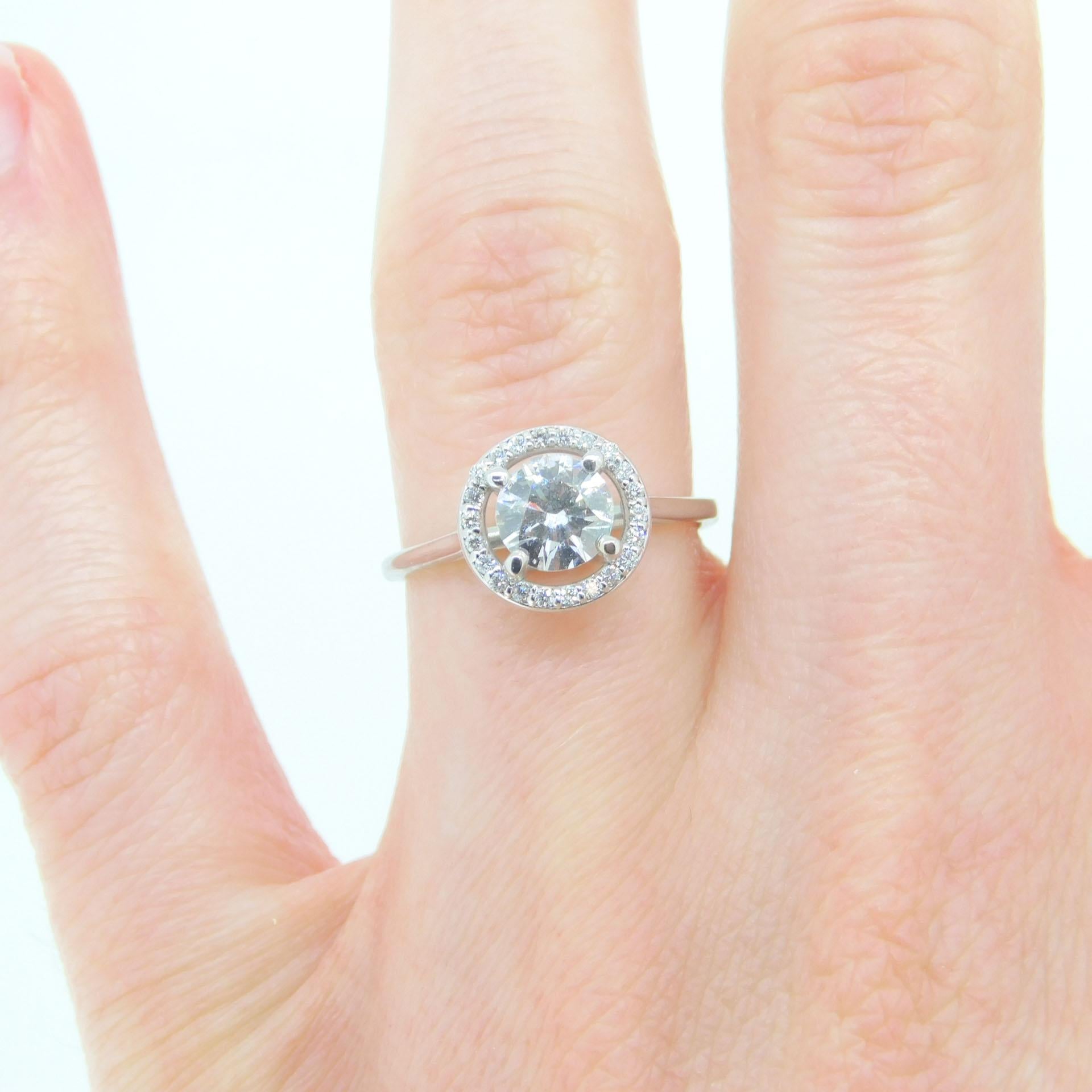 De las mujeres Anillo de oro de 14k con diamante natural auténtico de 0,85 ct y halo de diamantes '#J4123 en venta