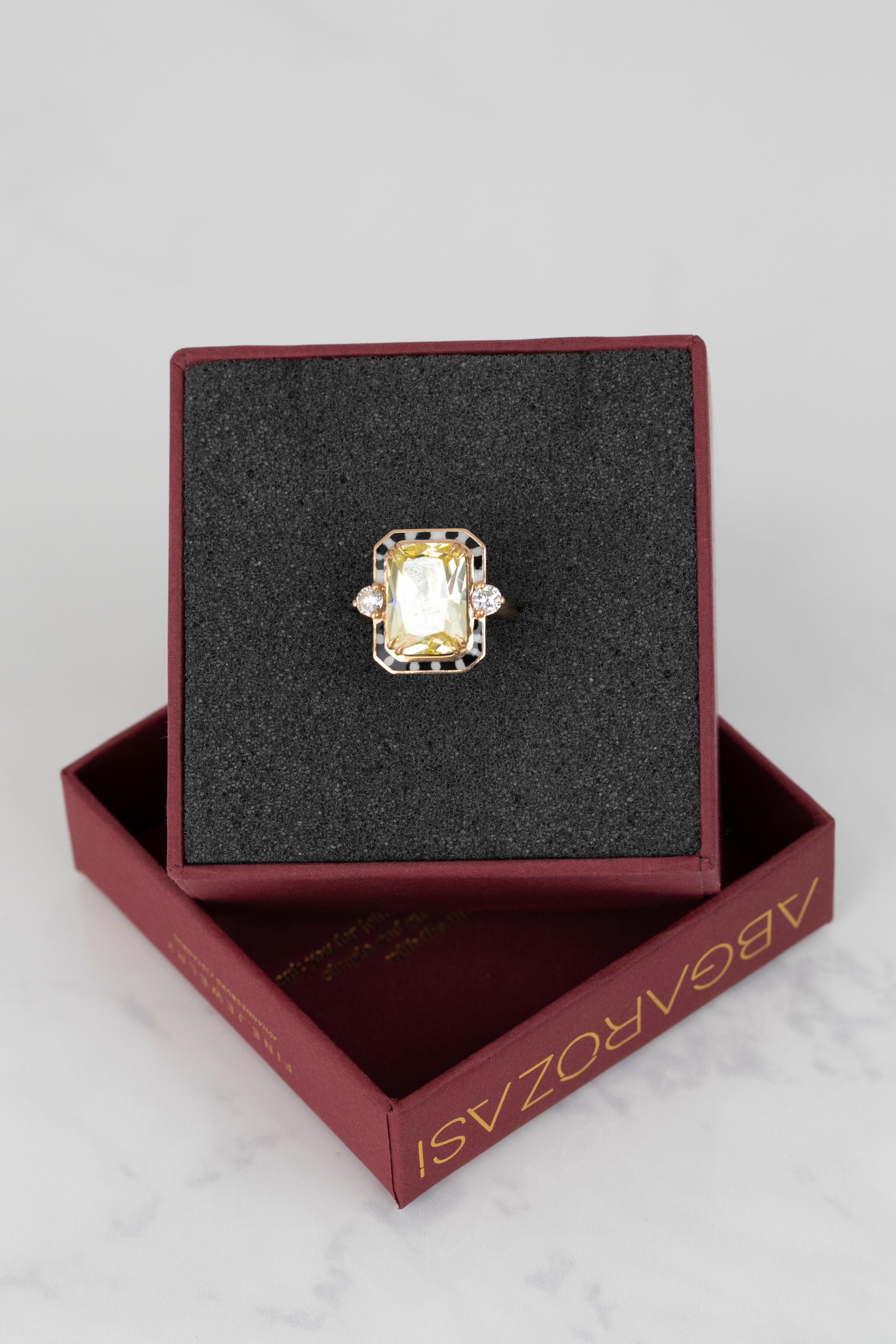 For Sale:  14K Gold 9.64 ct Fancy Topaz & Diamond Zebra Enameled Cocktail Ring 4