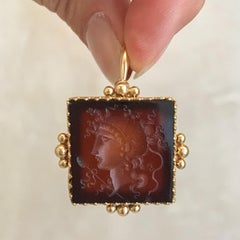Neo-Classical Agate Intaglio 14 Karat Yellow Gold Pendant