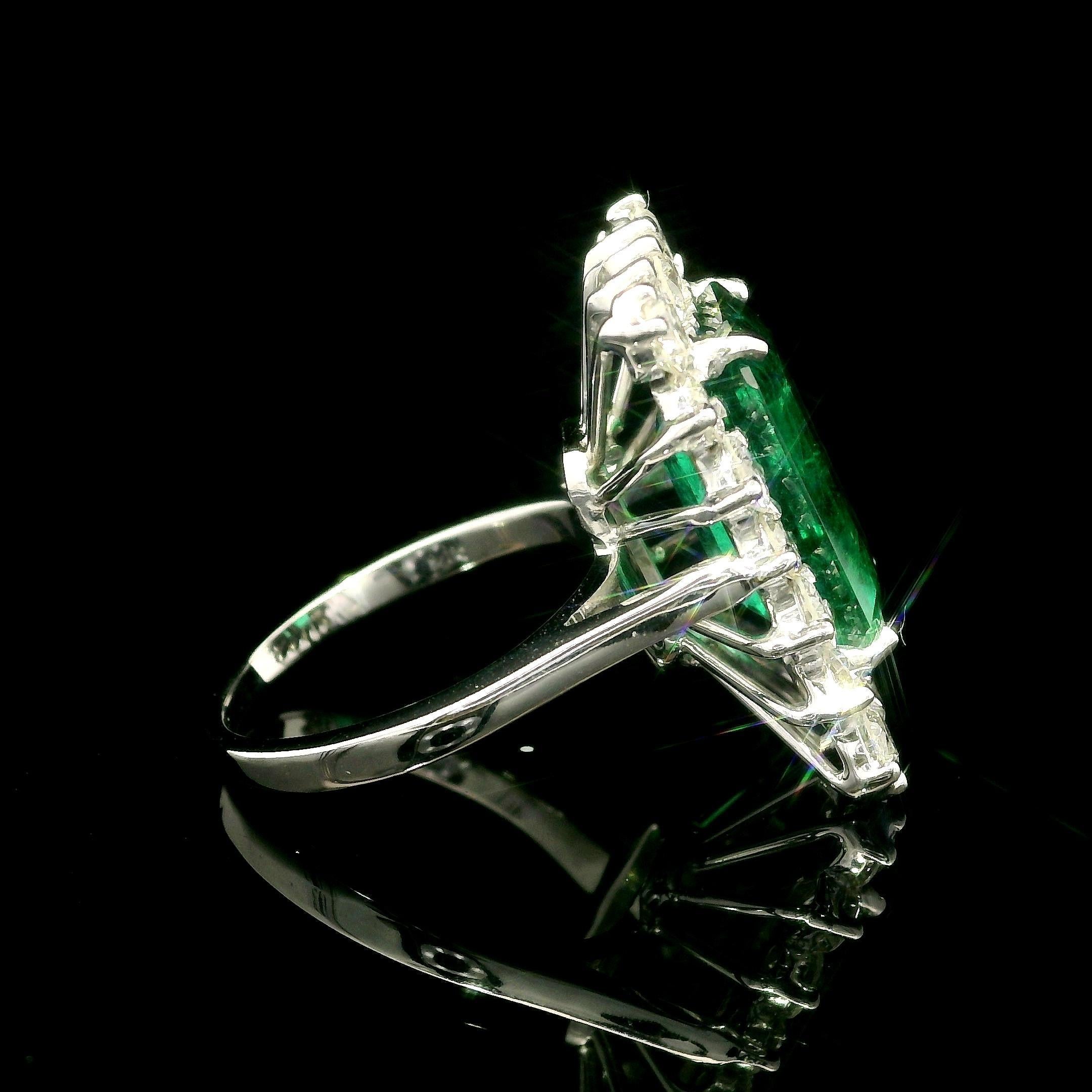 14k Gold AGL 6.9ctw Elongated Rectangular Emerald & Diamond Halo Cocktail Ring For Sale 2