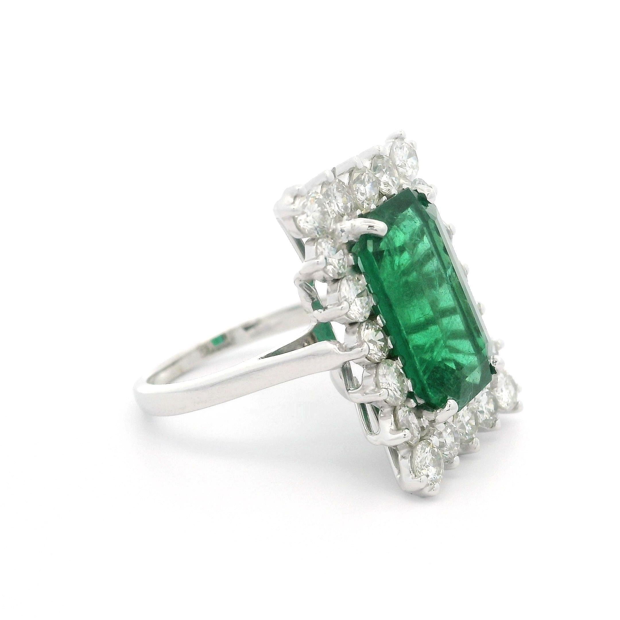 14k Gold AGL 6.9ctw Elongated Rectangular Emerald & Diamond Halo Cocktail Ring For Sale 3