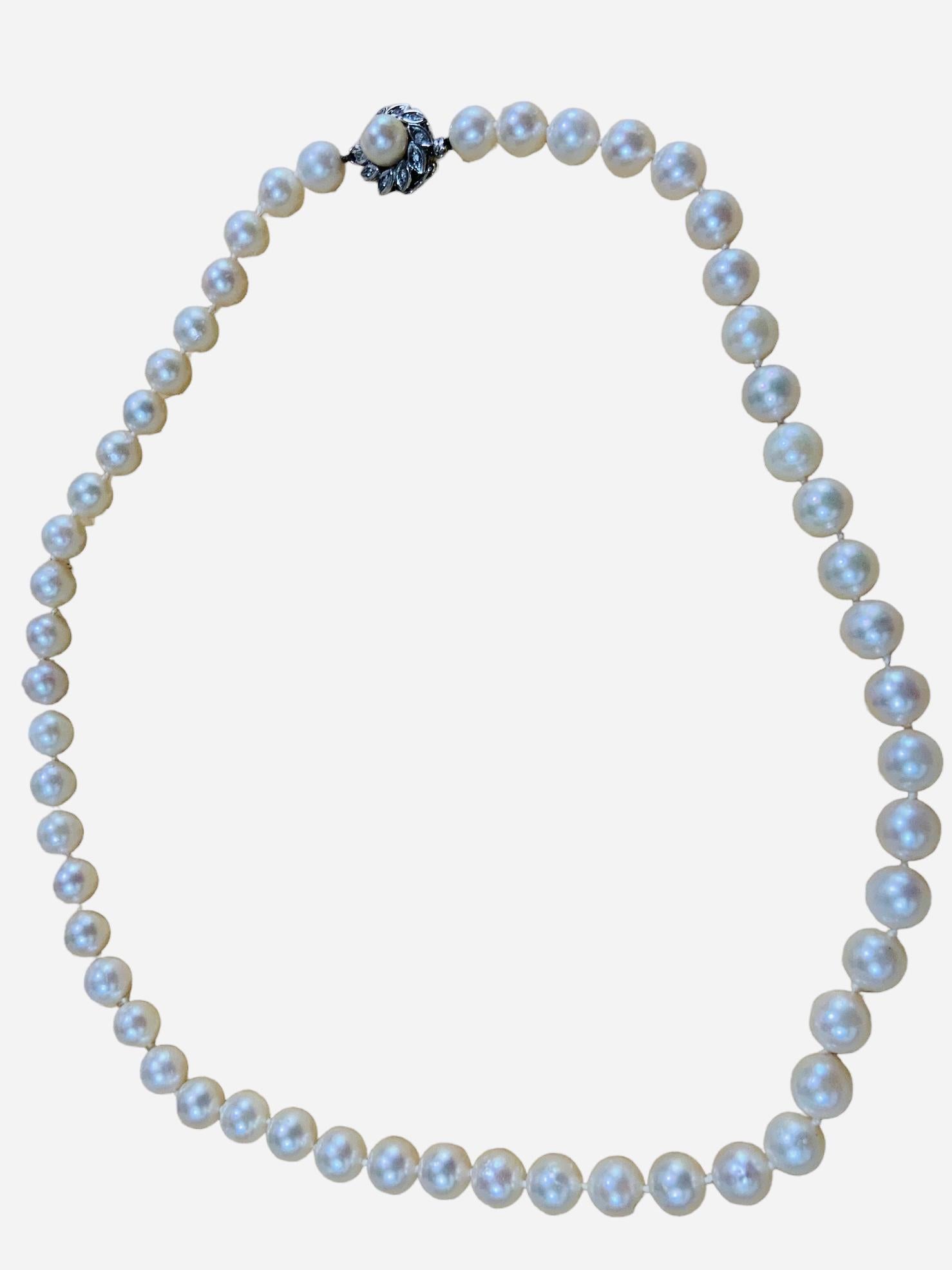 Halskette aus 14 Karat Gold Akoya-Perlen und Diamanten  im Angebot 8