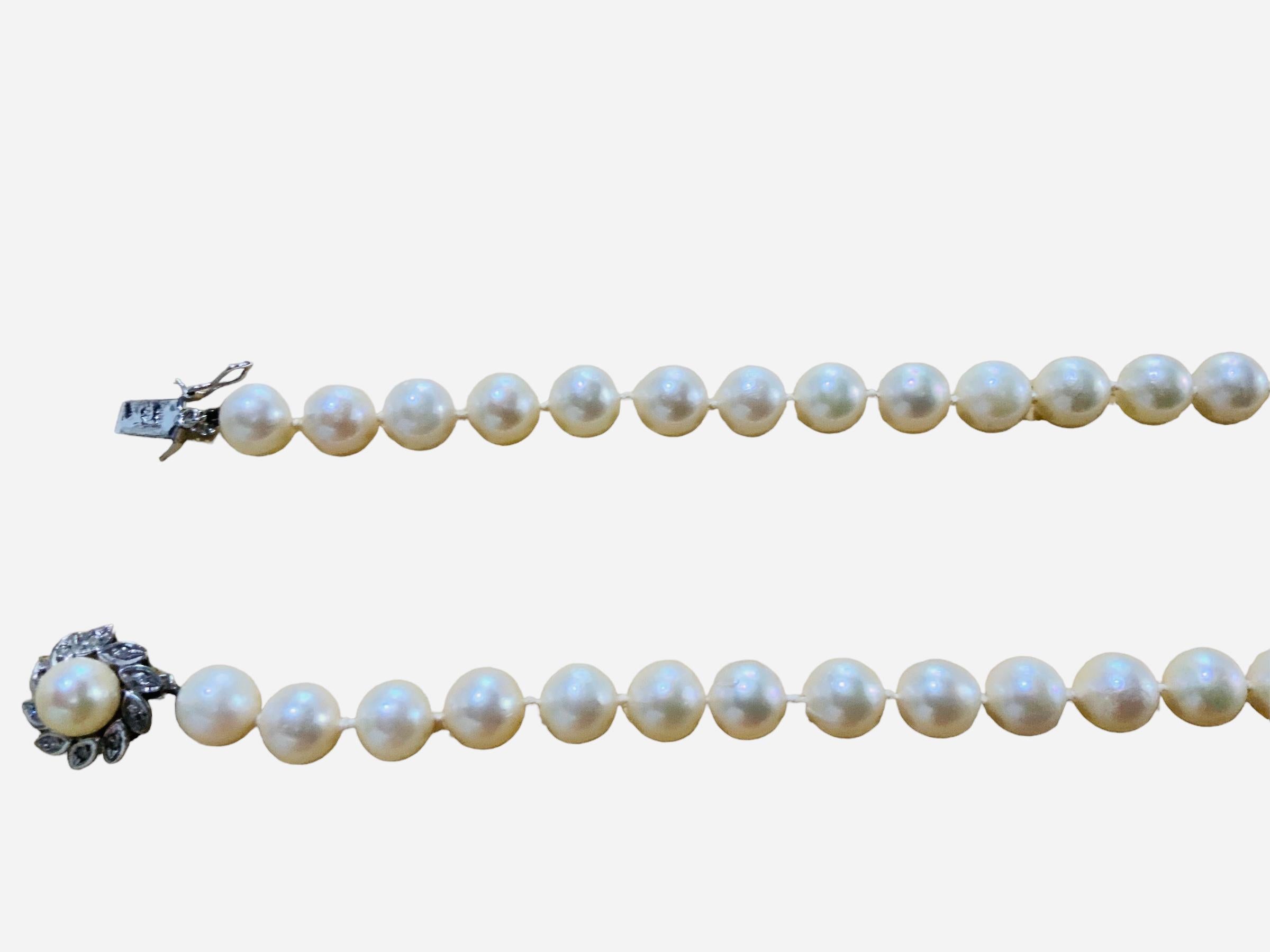 Halskette aus 14 Karat Gold Akoya-Perlen und Diamanten  im Angebot 3