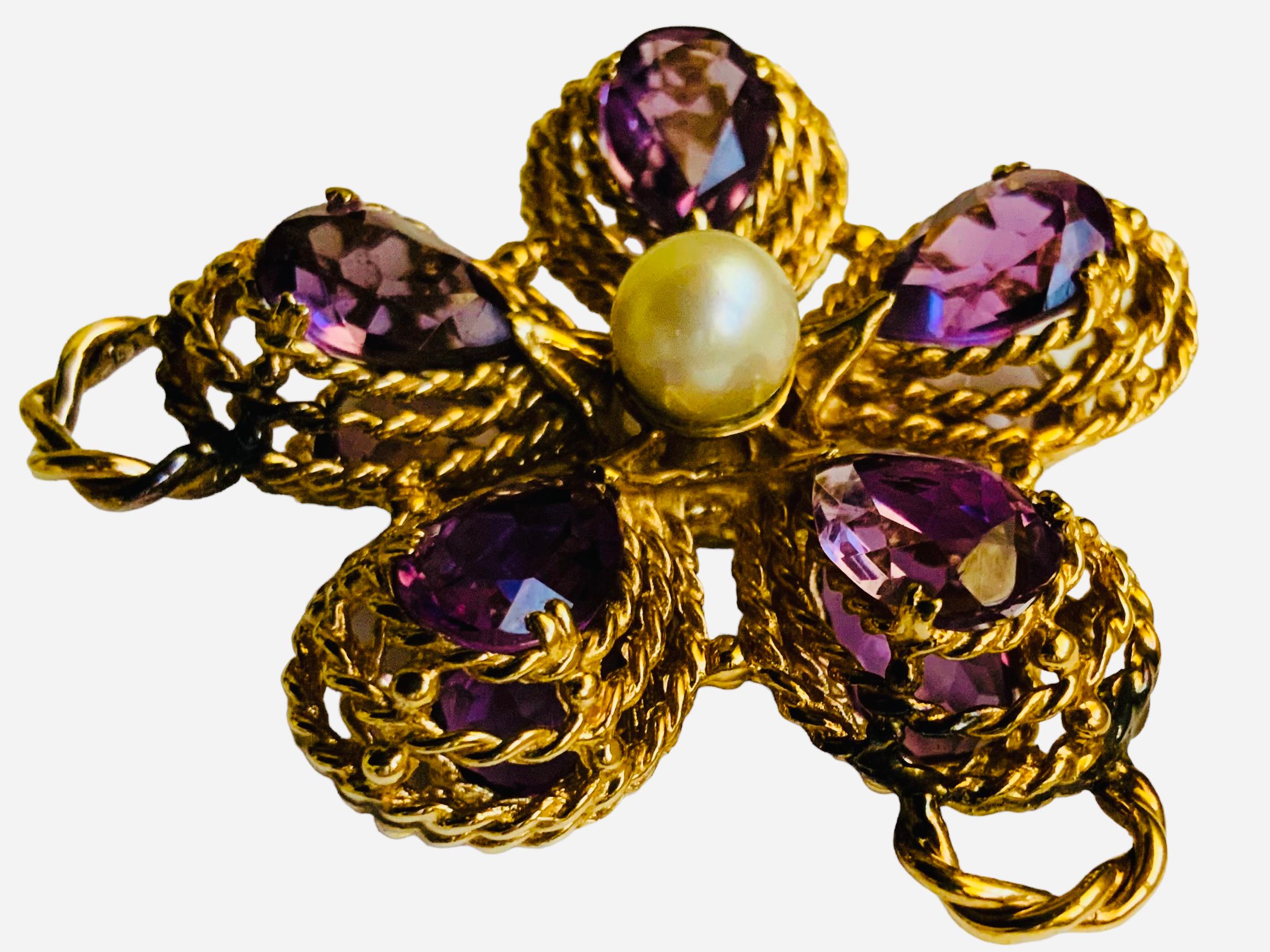 14K Gold Amethyst And Pearl Violet Flower Pendant  In Good Condition For Sale In Guaynabo, PR