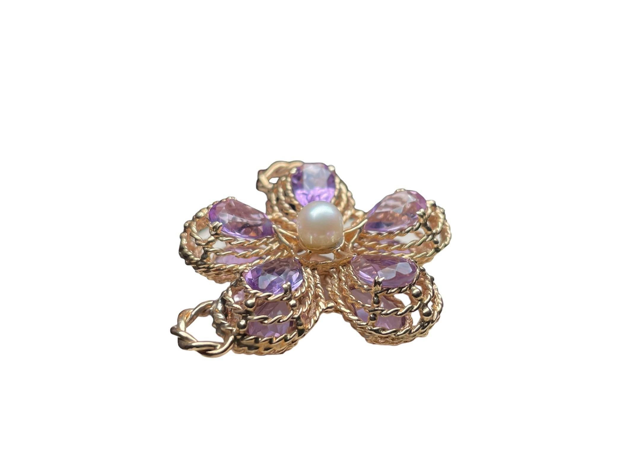 Taglio a goccia Ciondolo a forma di fiore viola con ametista e perla in oro 14K in vendita