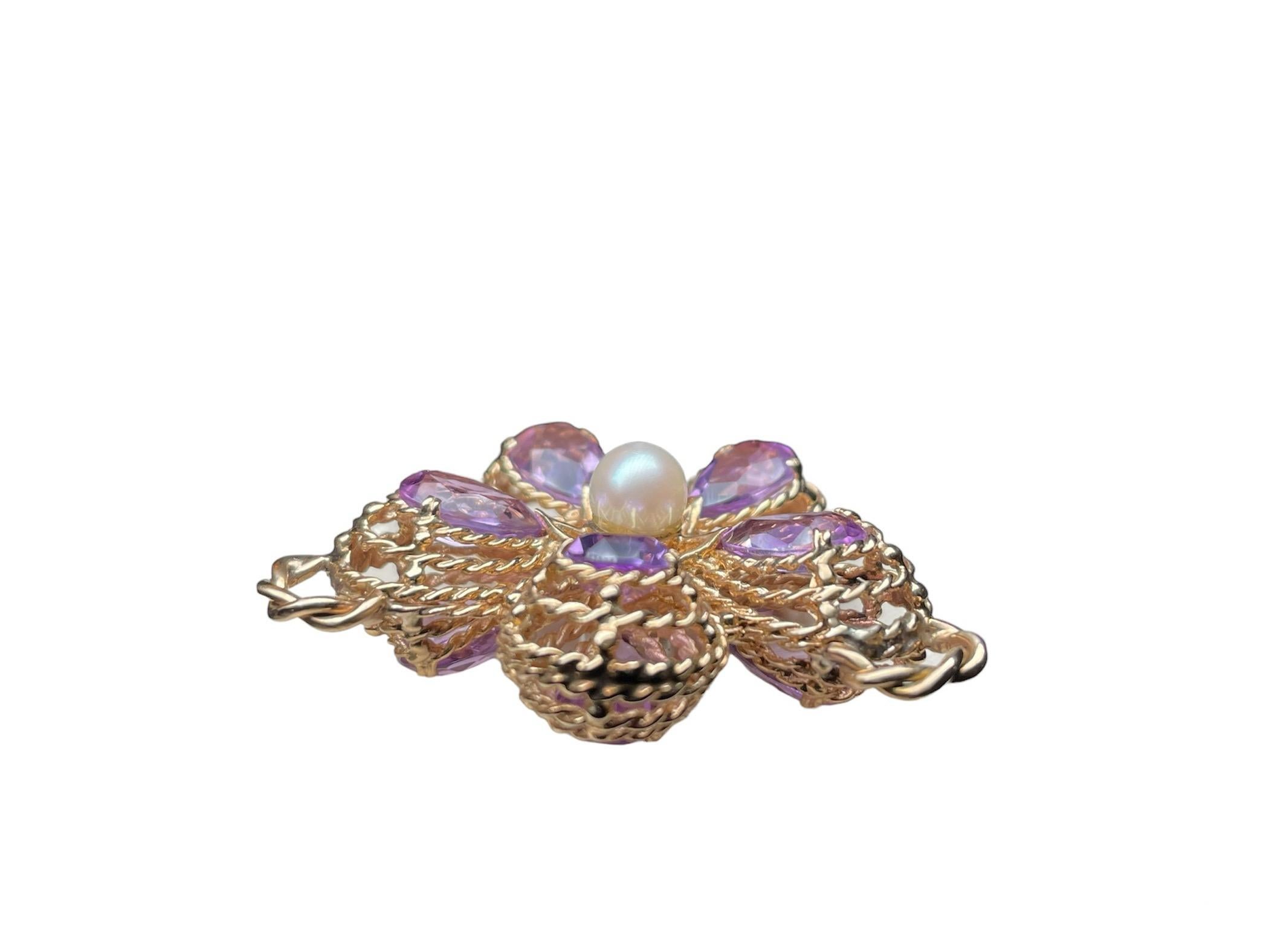 Ciondolo a forma di fiore viola con ametista e perla in oro 14K In condizioni buone in vendita a Guaynabo, PR