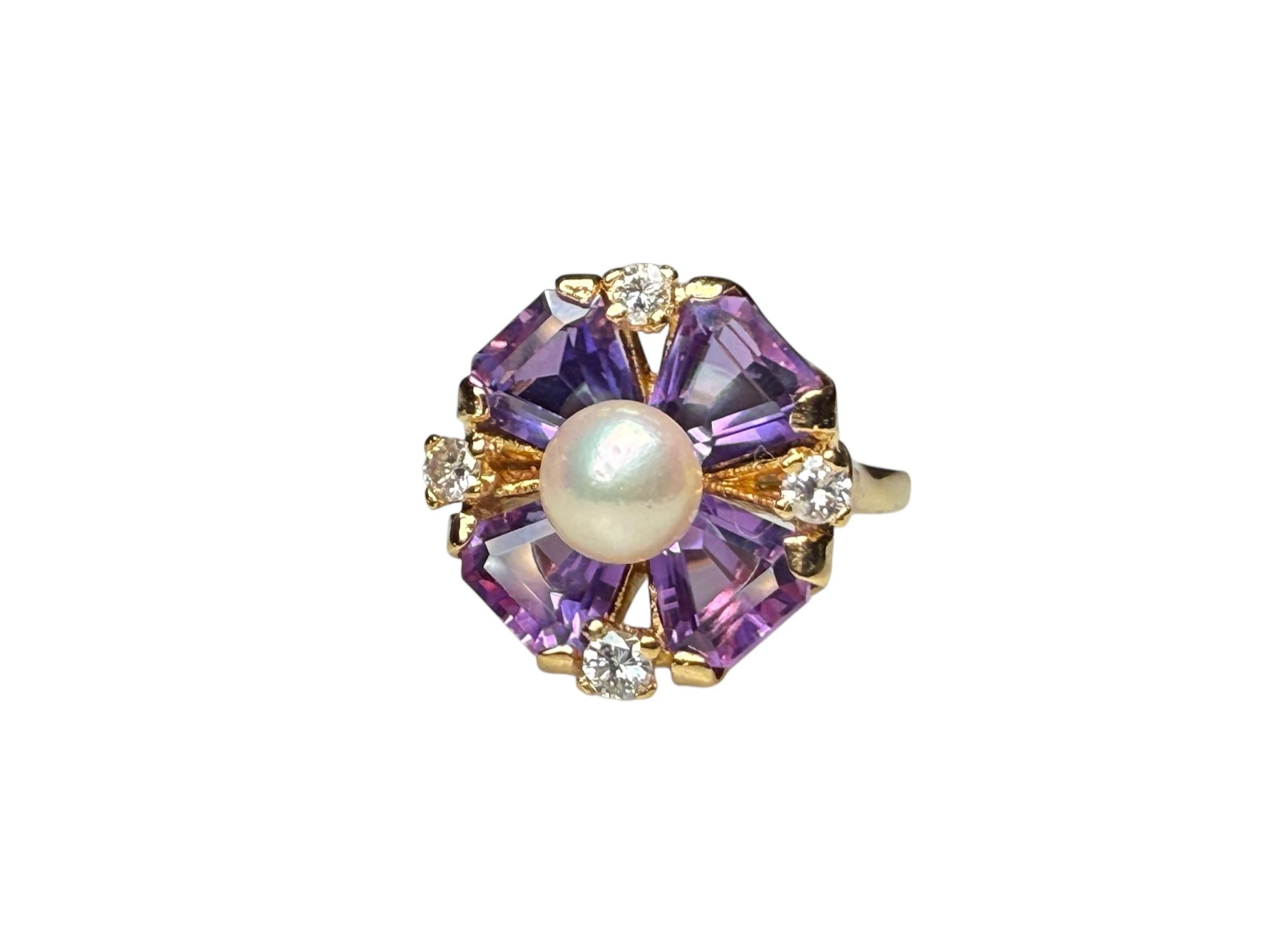 14K Gold Amethyst, Diamanten und Perlen Ring im Angebot 1