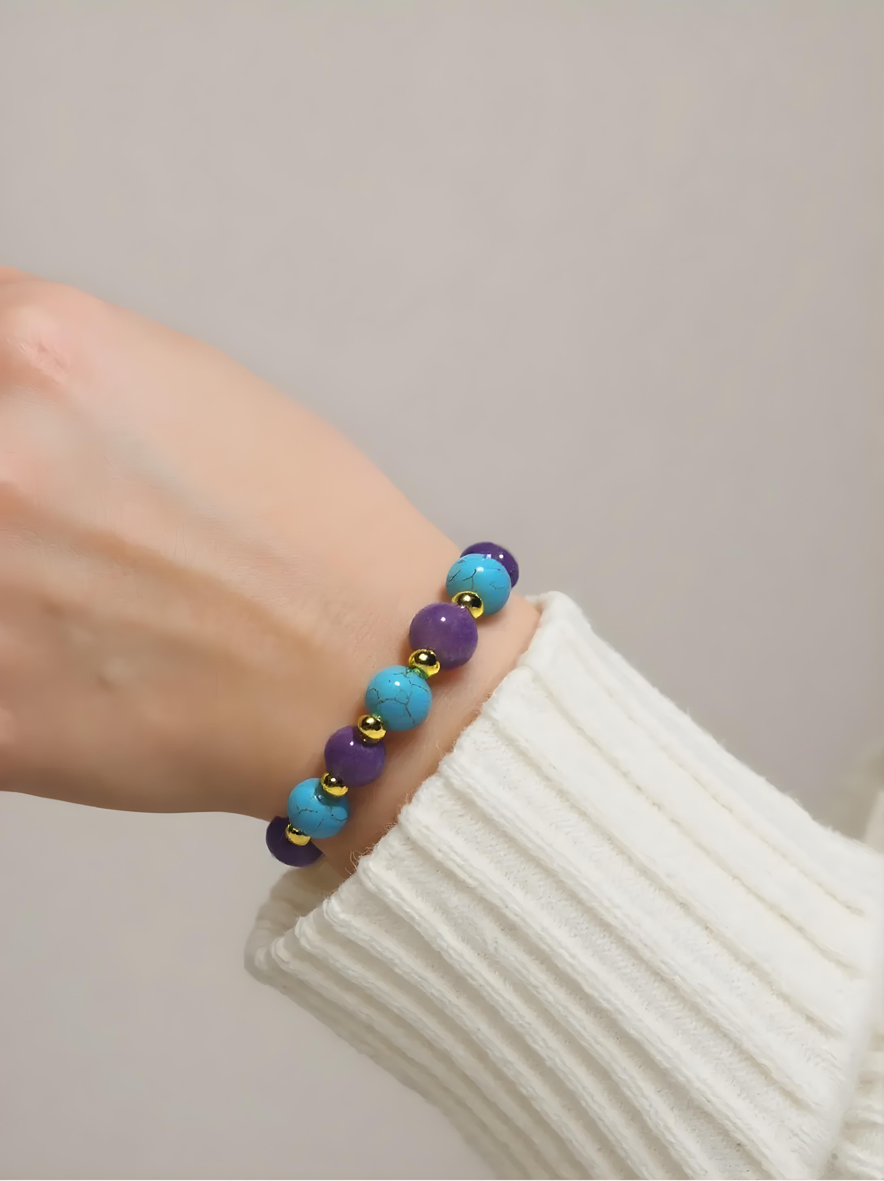 Pulsera elástica con cuentas de amatista y howlita de oro de 14k en venta 3