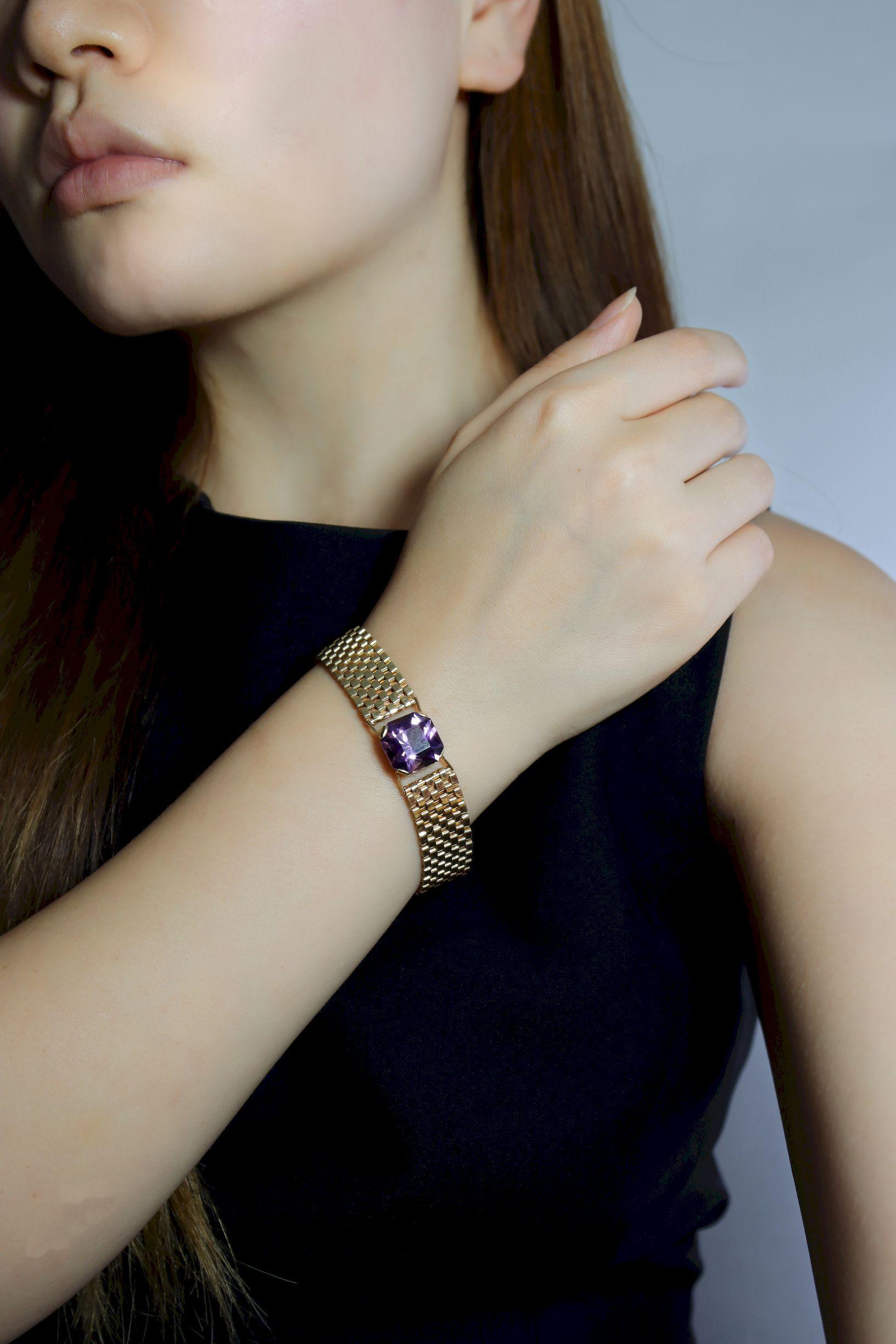 Bracelet jubilé en or 14K avec améthyste 

Marqué :
14K

Dimensions approximatives :
17,5 cm (longueur)
1,2 cm (largeur)
12,85 mm (longueur) x 8,67 mm (améthyste)
24,4 grammes.

** Les diamants et les pierres de couleur sont mesurés dans la mesure