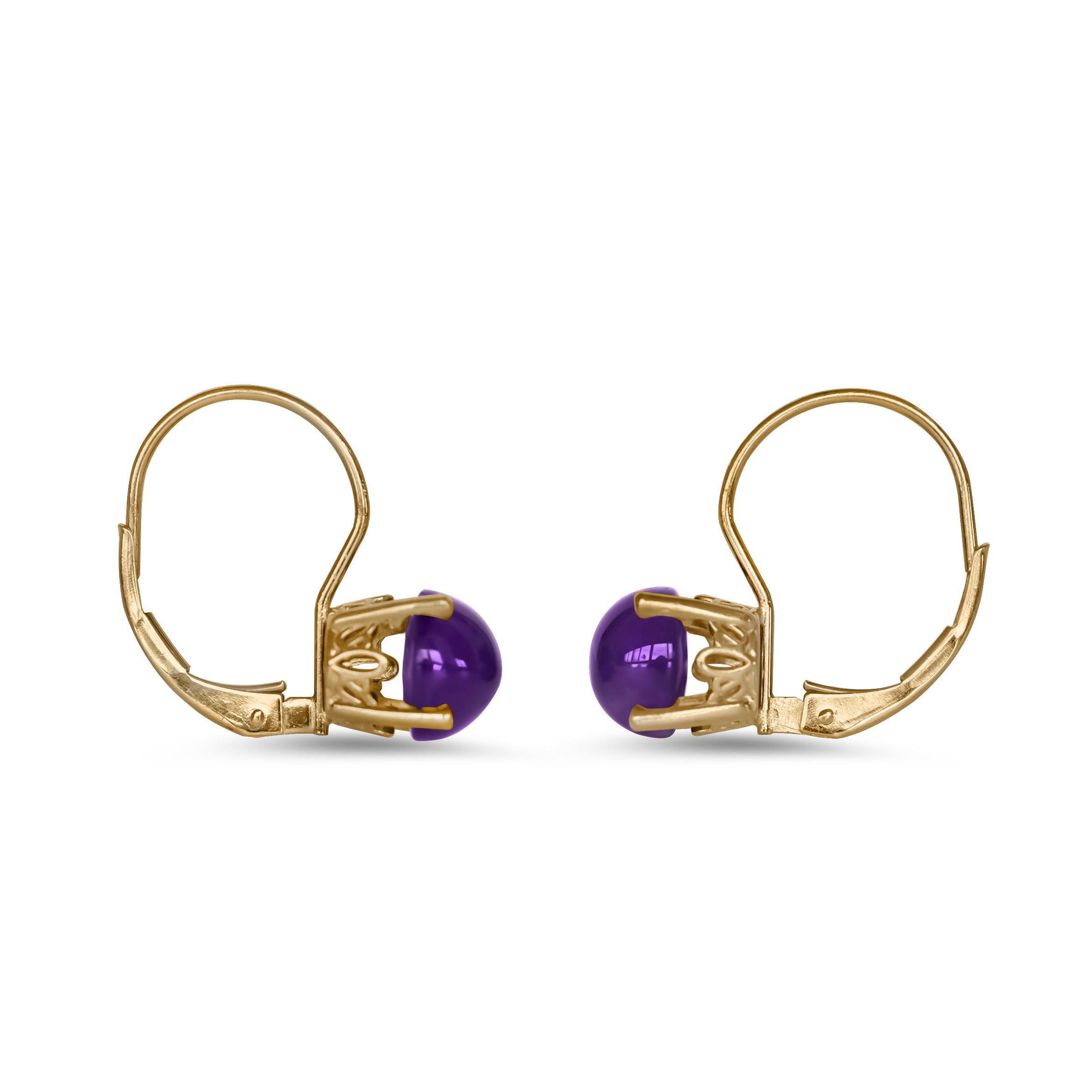 Amethyst Cabochons Lever-back Earrings in 14K Gold.
Earring length: 16.44 mm.
Amethyst dimensions: 2.00 carat, 7.1 mm.
Total weight: 2.48 grams.
