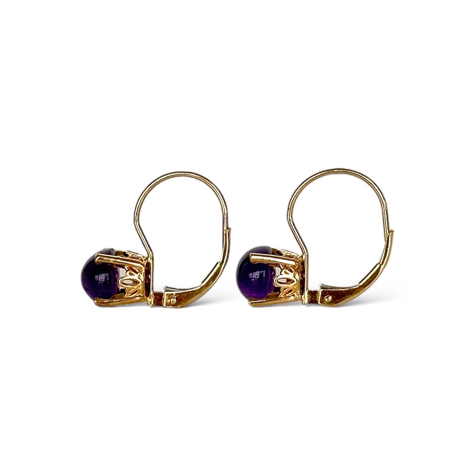 2.00 Carat Amethyst Cabochons 14K Yellow Gold Earrings In Good Condition For Sale In West Palm Beach, FL