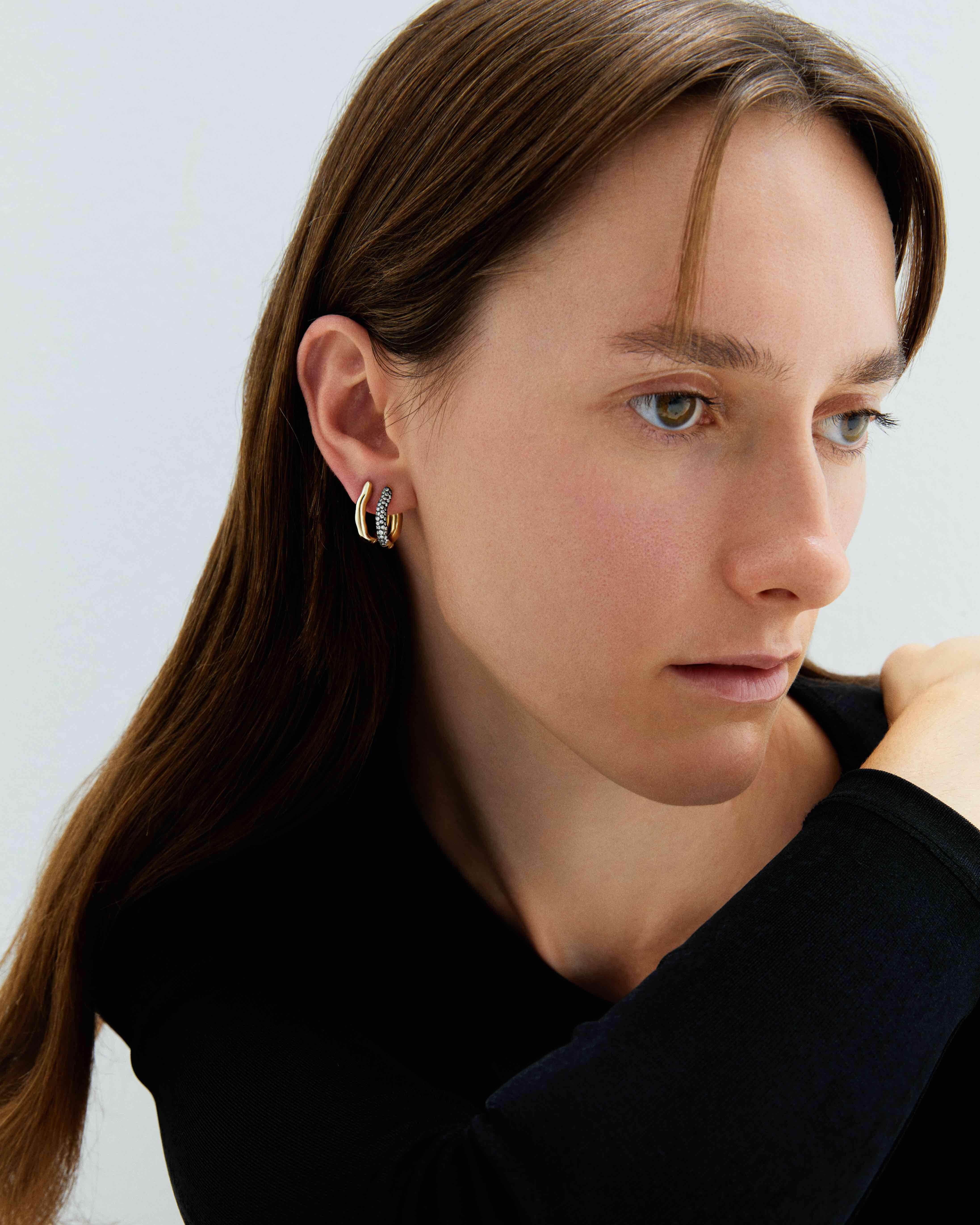 These Amorph shaped hoop earrings are perfect for everyday style. Wear them solo or add them to your ear stack!