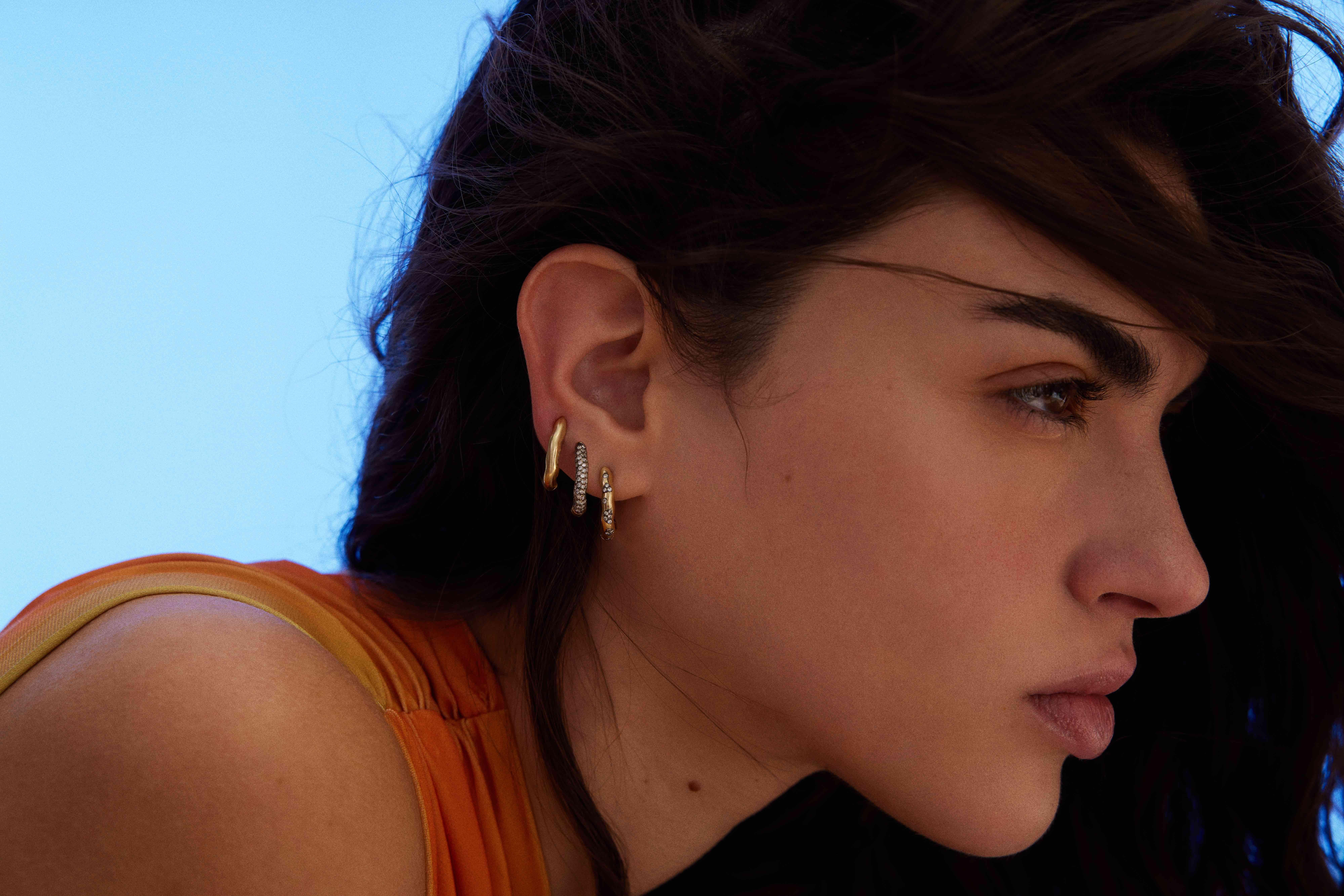 Modern 14k Gold Amorph Small Hoop Earrings (Single) For Sale