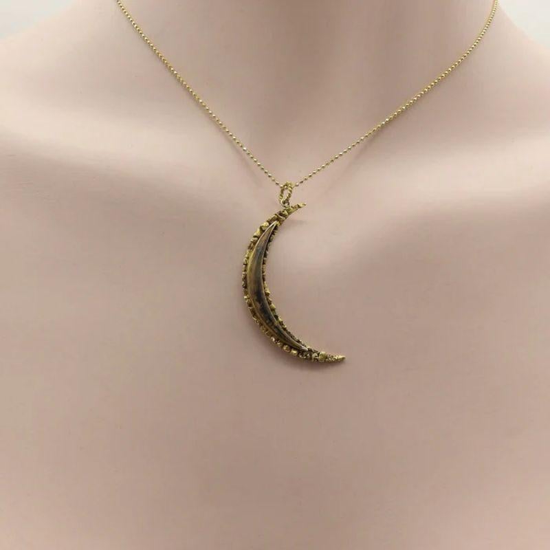 Pendentif Croissant de Lune en or 14K et pépite d'or 22K Bon état - En vente à Venice, CA