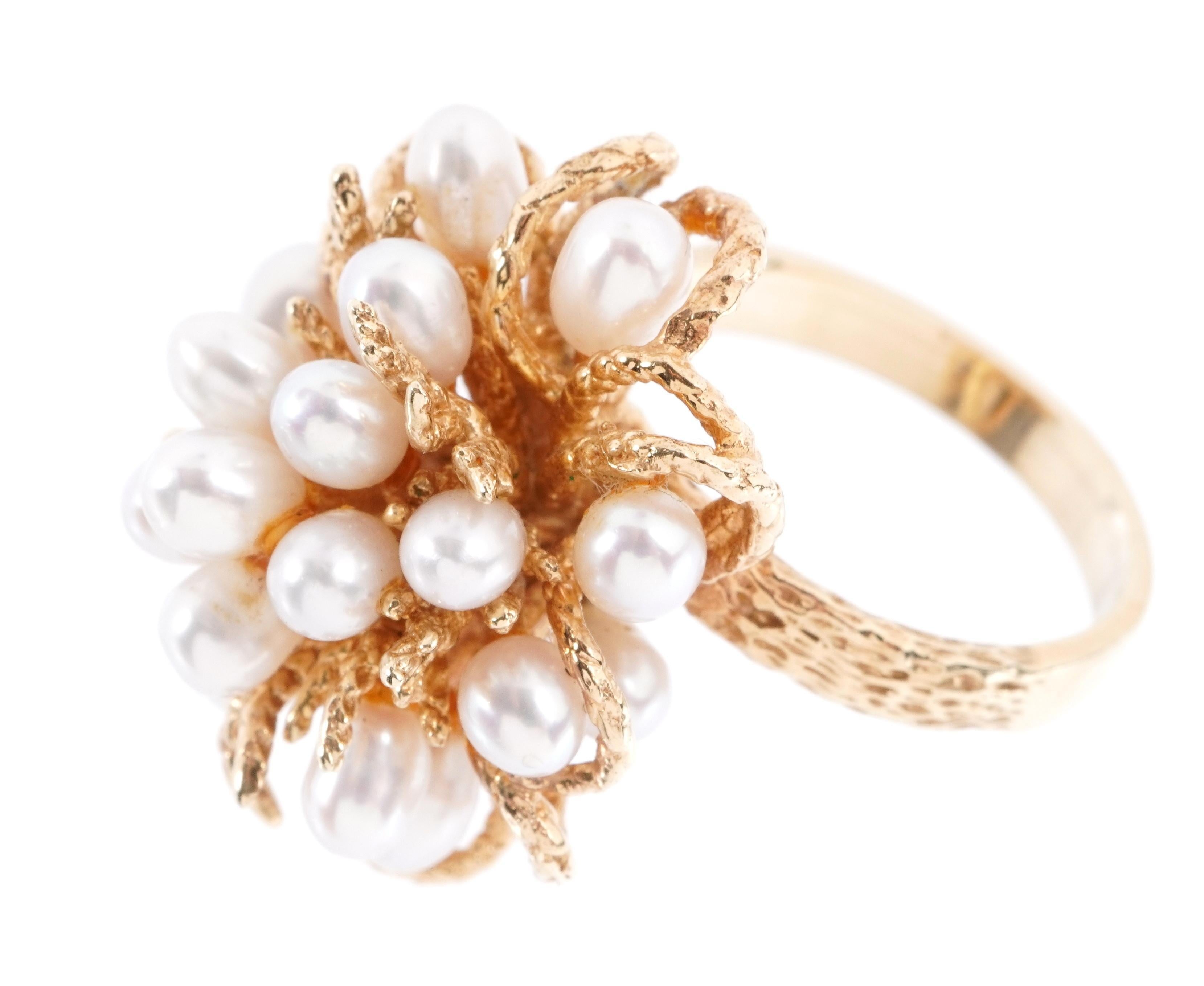 Taglio ovale Anello in oro 14K e perle a grappolo in vendita