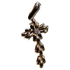 Ciondolo a croce in oro 14k e diamanti