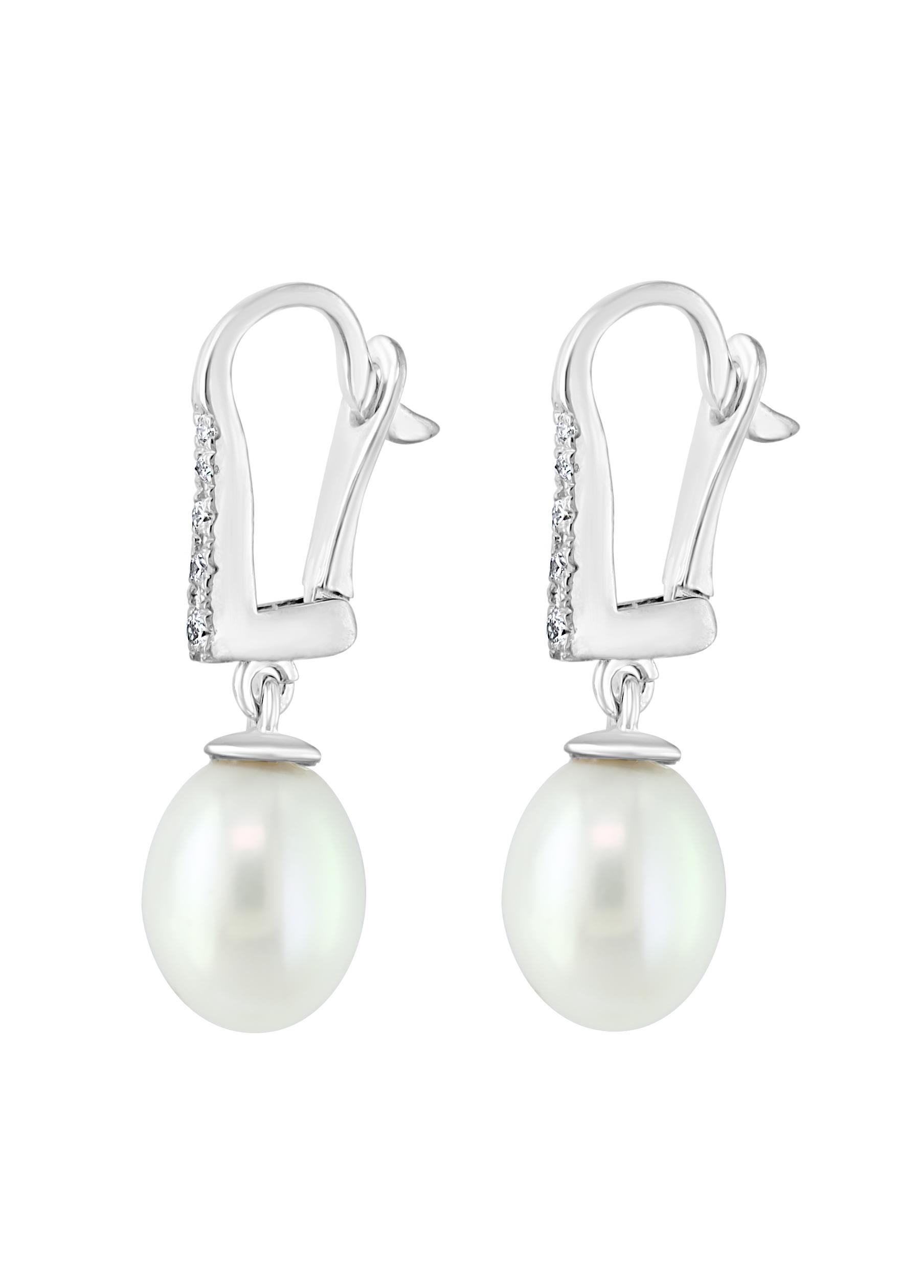Pendientes de oro de 14 quilates y diamantes con perla cultivada de agua dulce y gota blanca Contemporáneo en venta