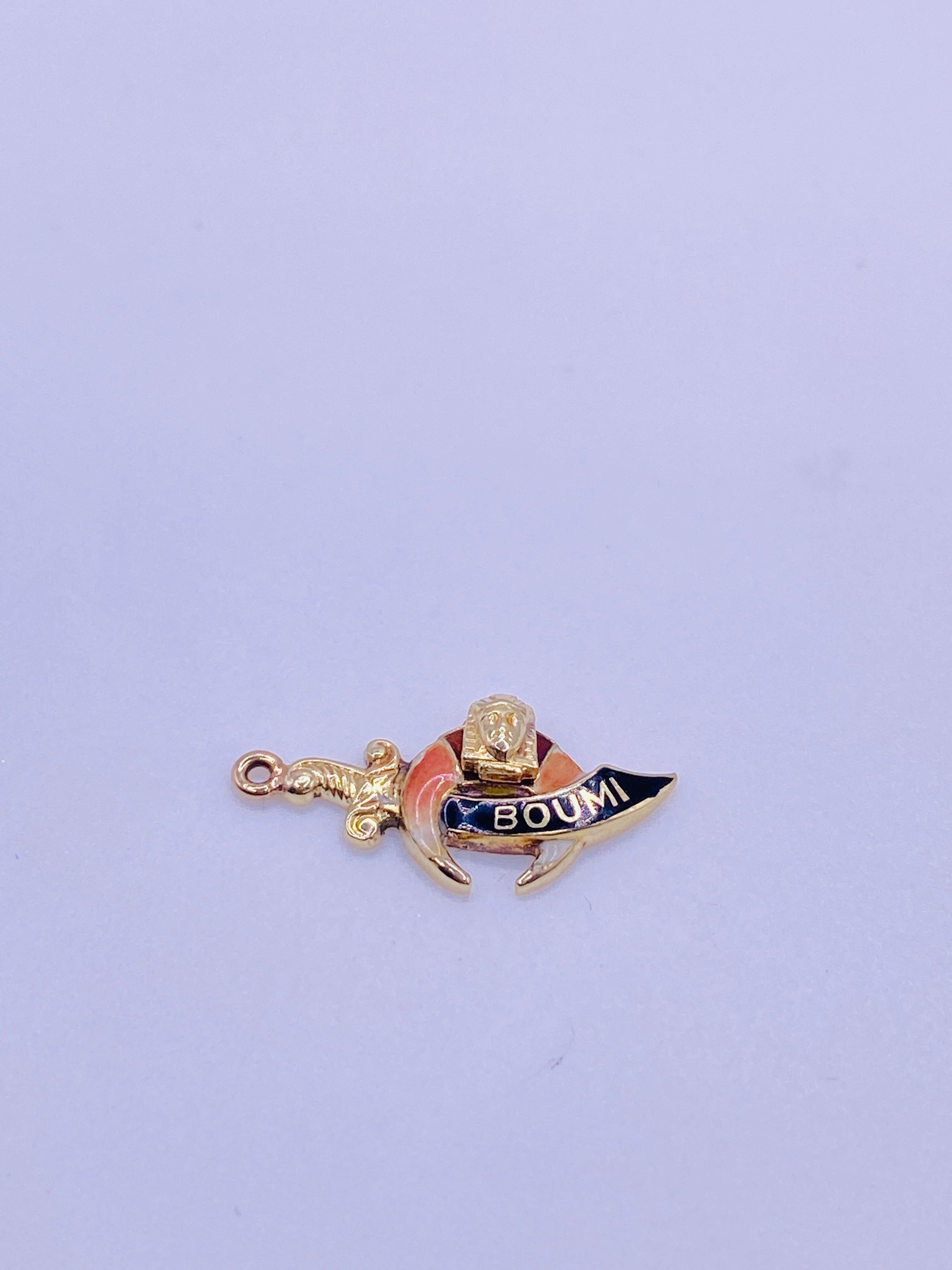 Enamel and Yellow Gold Masonic Charm In Good Condition For Sale In DALLAS, TX