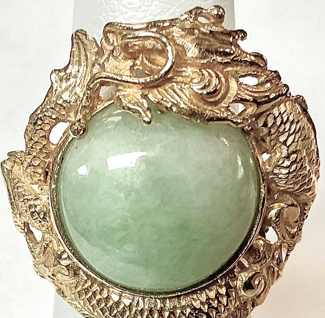 14k Gold and Jade Dragon Ring In Good Condition For Sale In Bradenton, FL