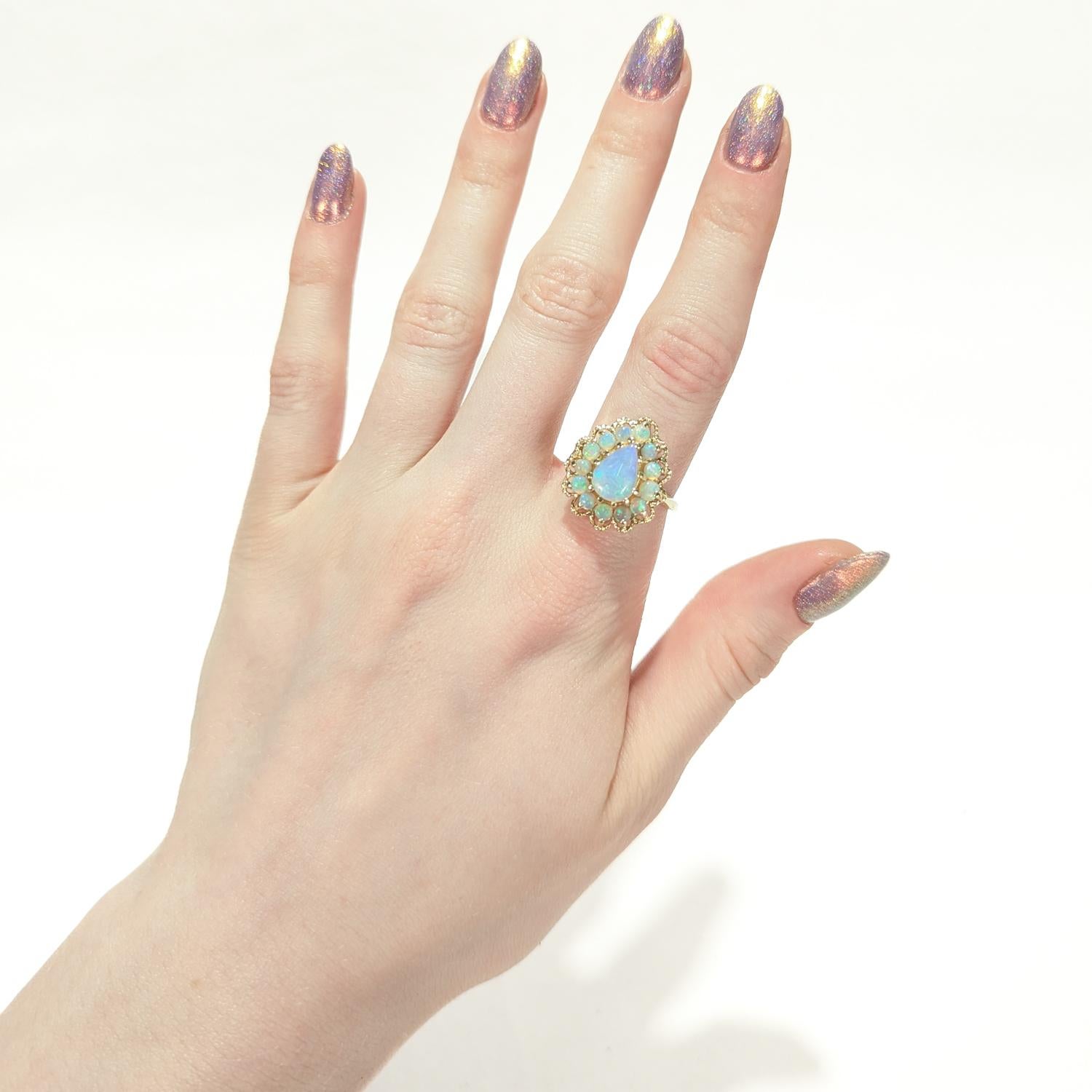 Anillo de Cóctel de Oro de 14k y Racimo de Ópalo Cabujón