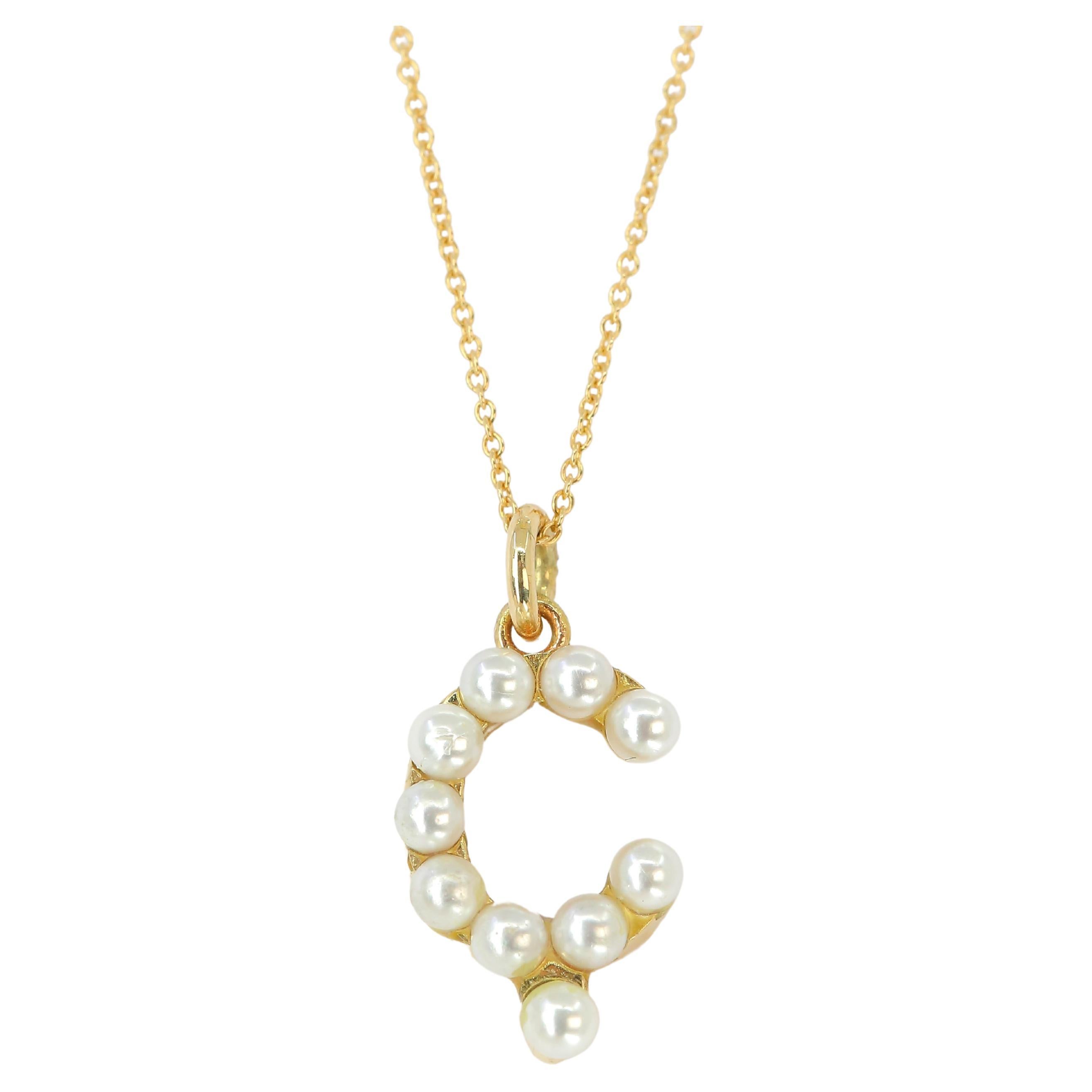 14K Gold und Perle Initiale Buchstabe Ç Halskette im Angebot