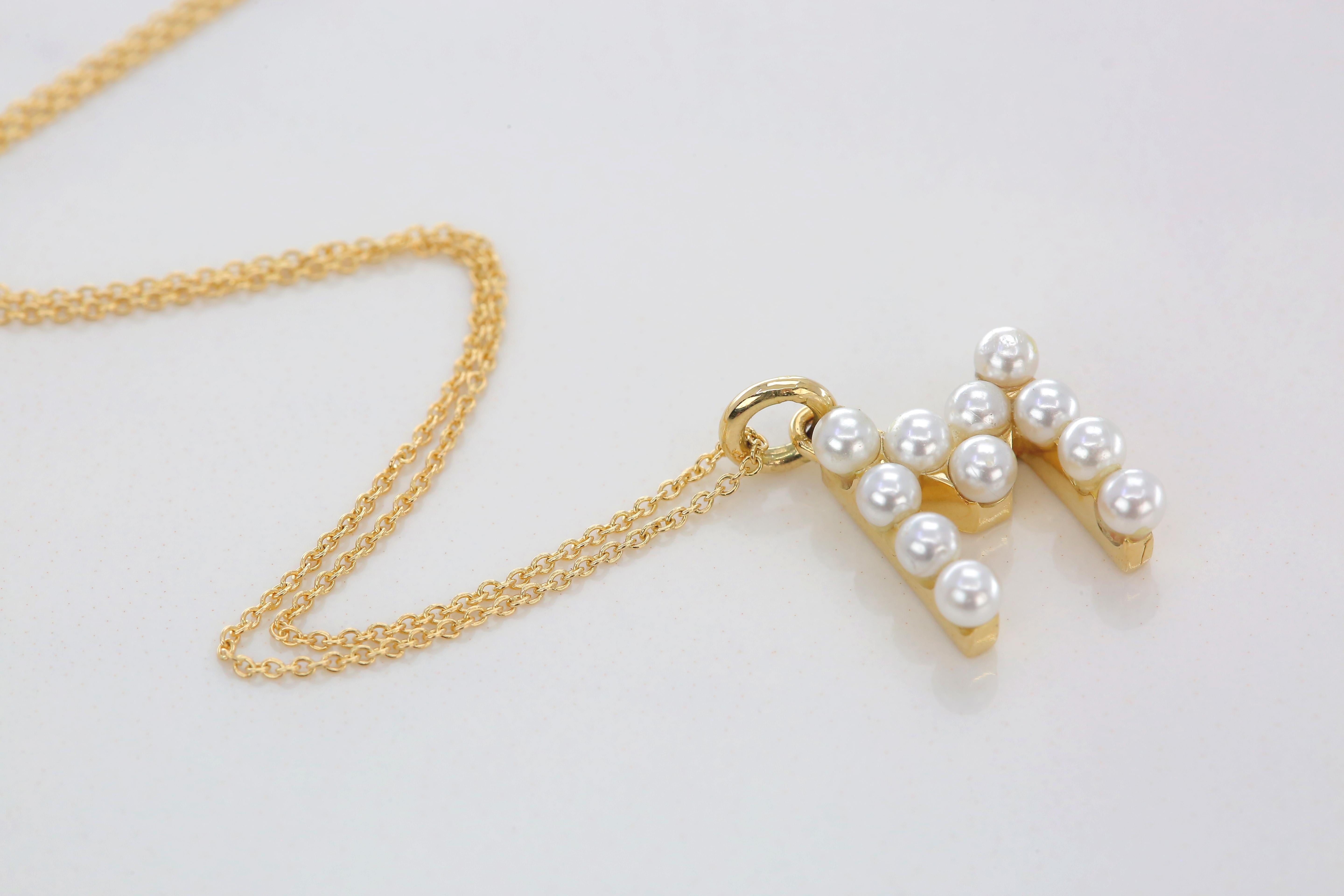 14K Gold und Perle Initial Buchstabe M Halskette im Angebot 1