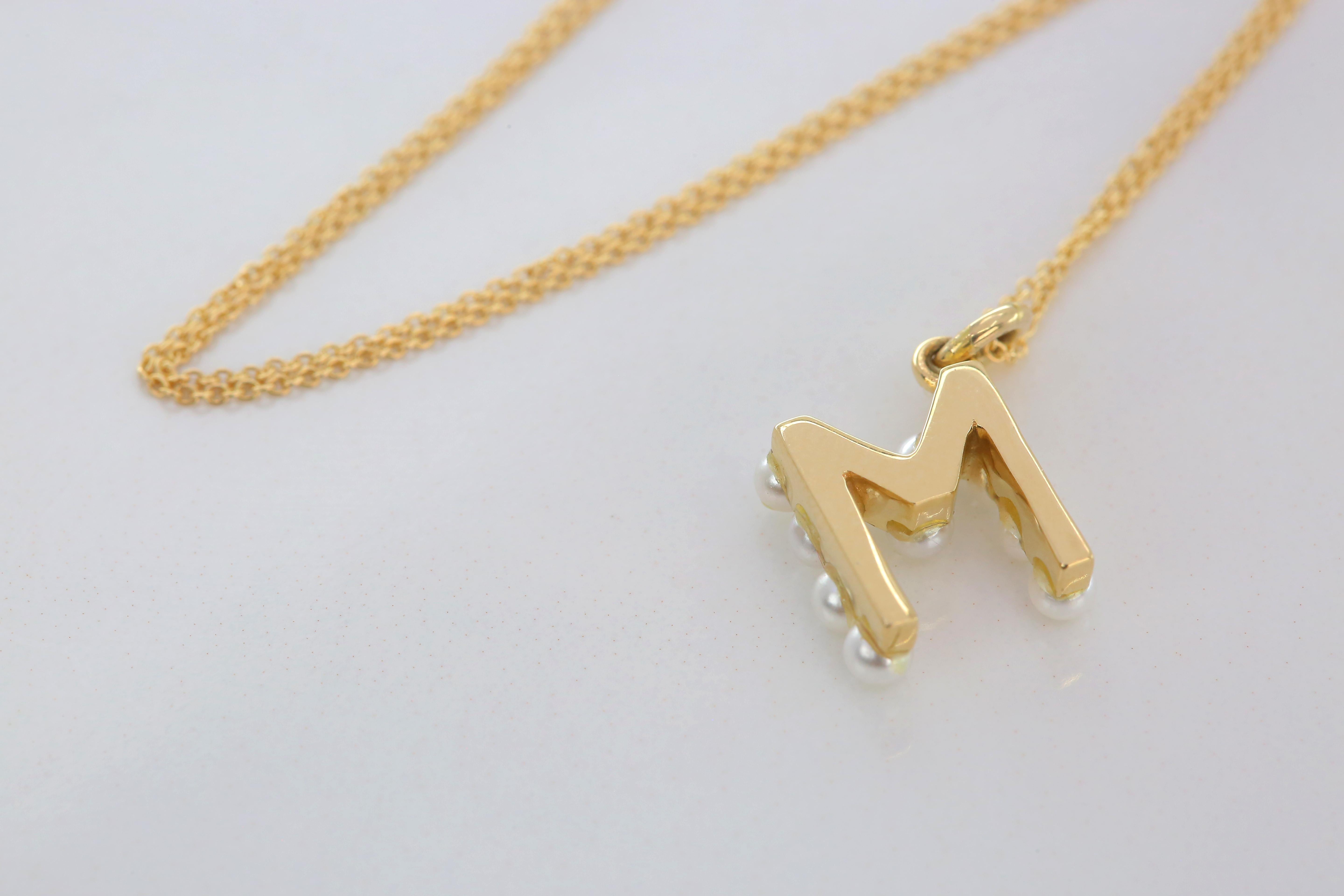 14K Gold and Pearl Initial Letter M Necklace In New Condition For Sale In ISTANBUL, TR