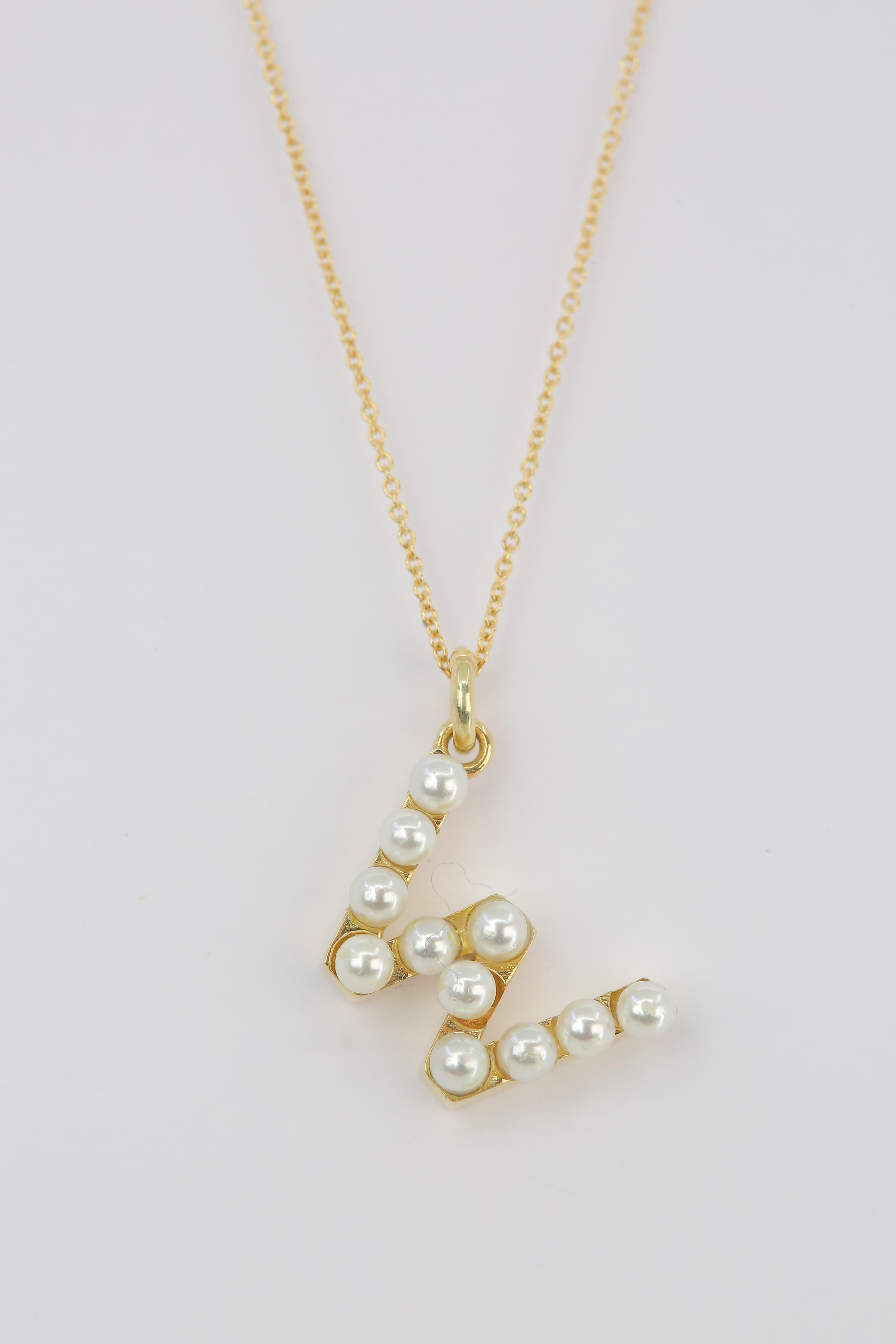 14K Gold and Pearl Initial Letter W Necklace In New Condition For Sale In ISTANBUL, TR