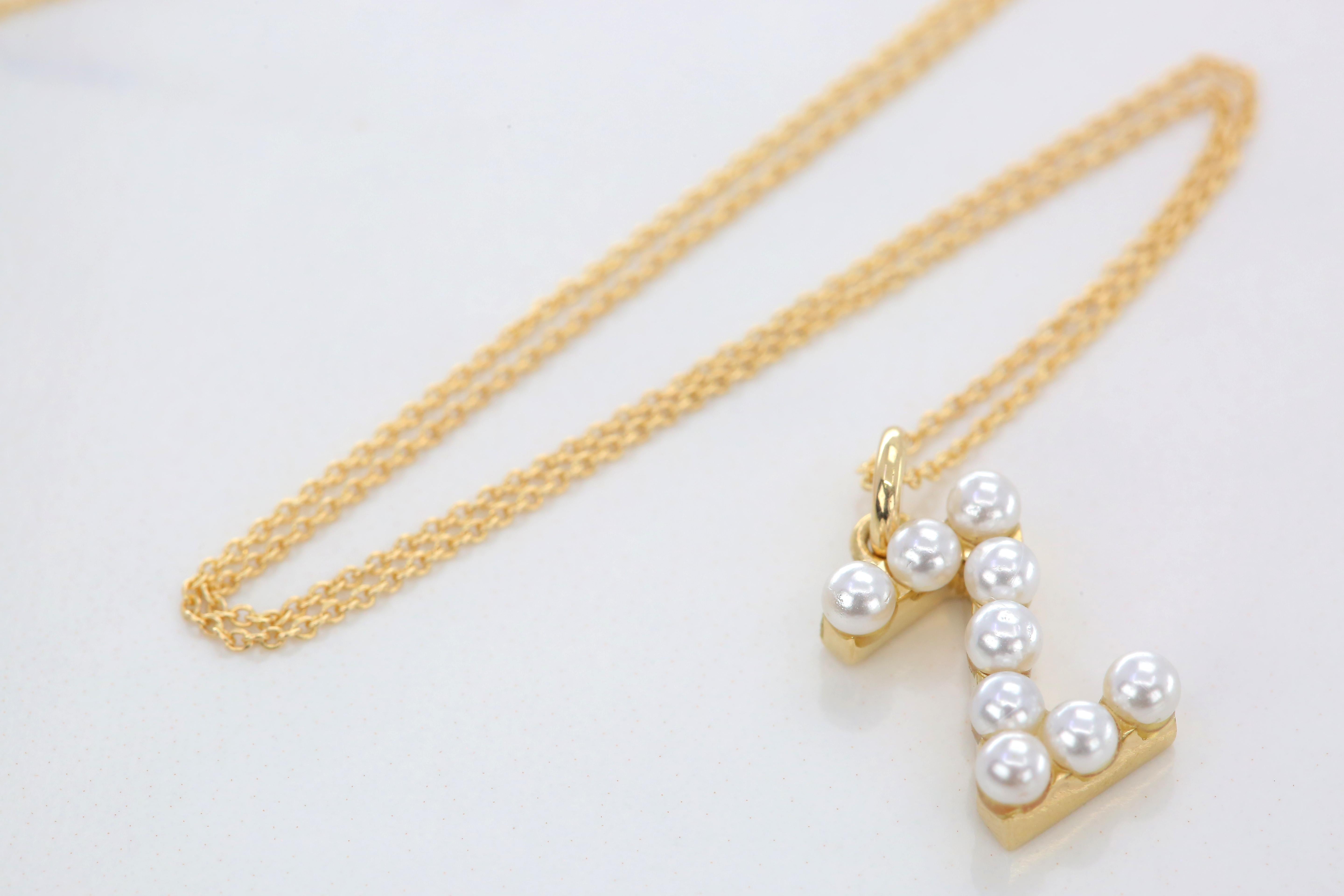 Collier lettre Z initiale en or 14K et perles en vente 1