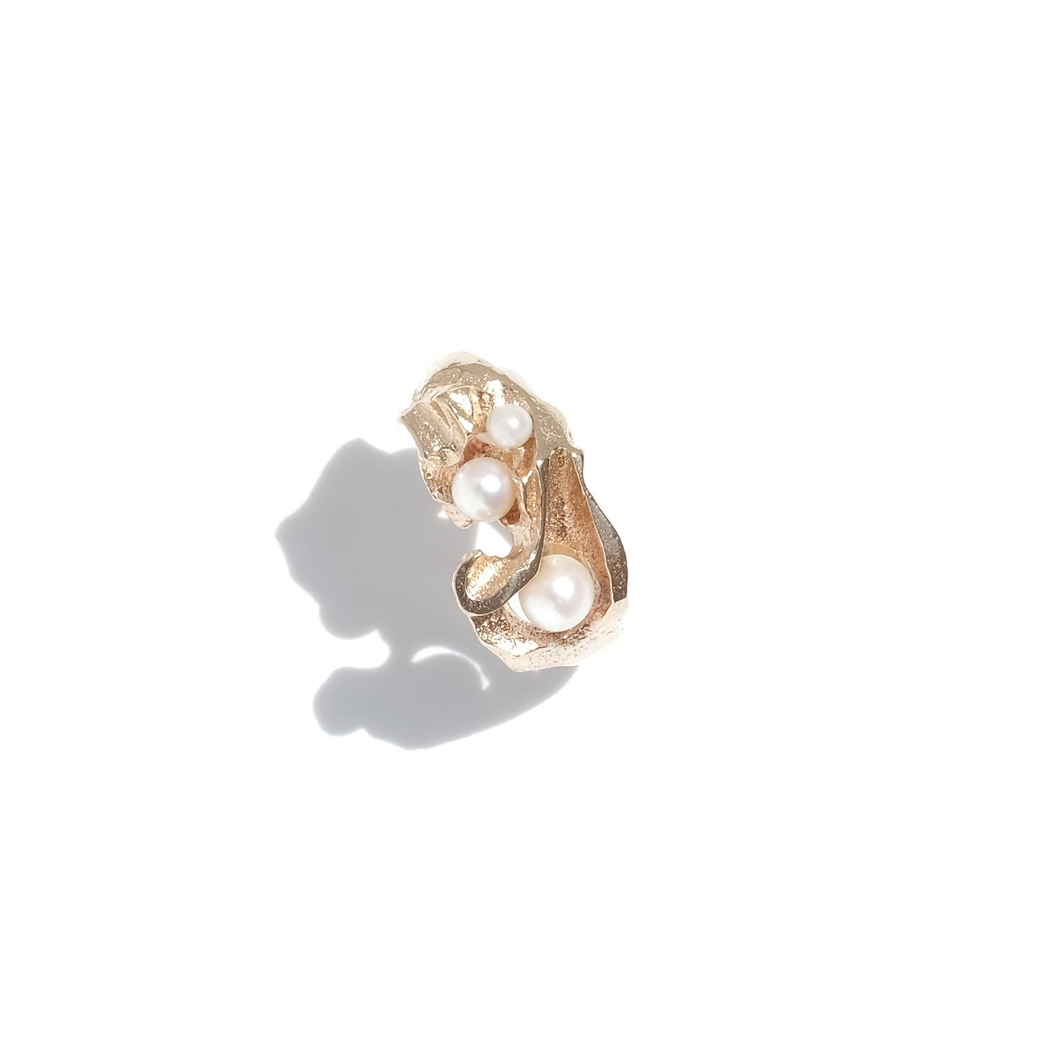 14K Gold and Pearl Ring by Björn Weckström Made in the 1970s In Good Condition For Sale In Stockholm, SE