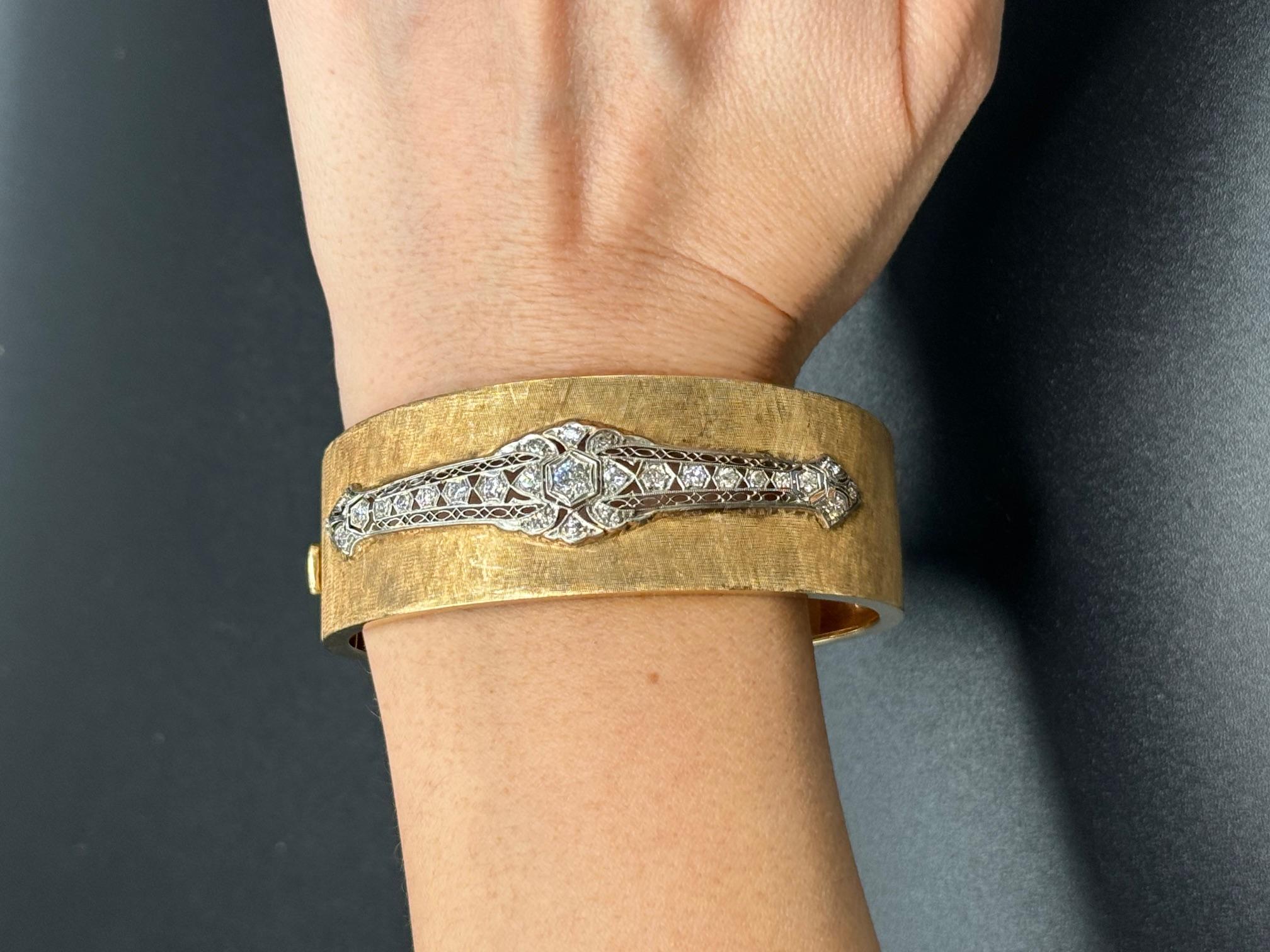 Breiter Armreif aus 14K Gold und Platin mit Diamanten im Angebot 3