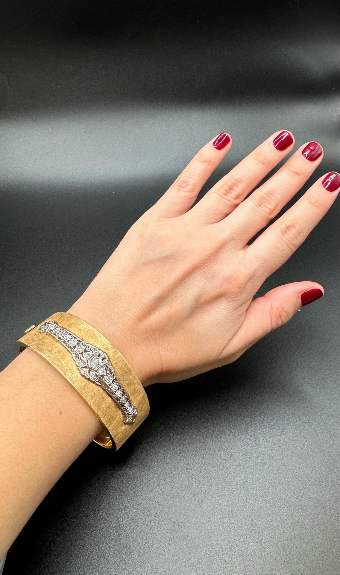 Breiter Armreif aus 14K Gold und Platin mit Diamanten im Angebot 4
