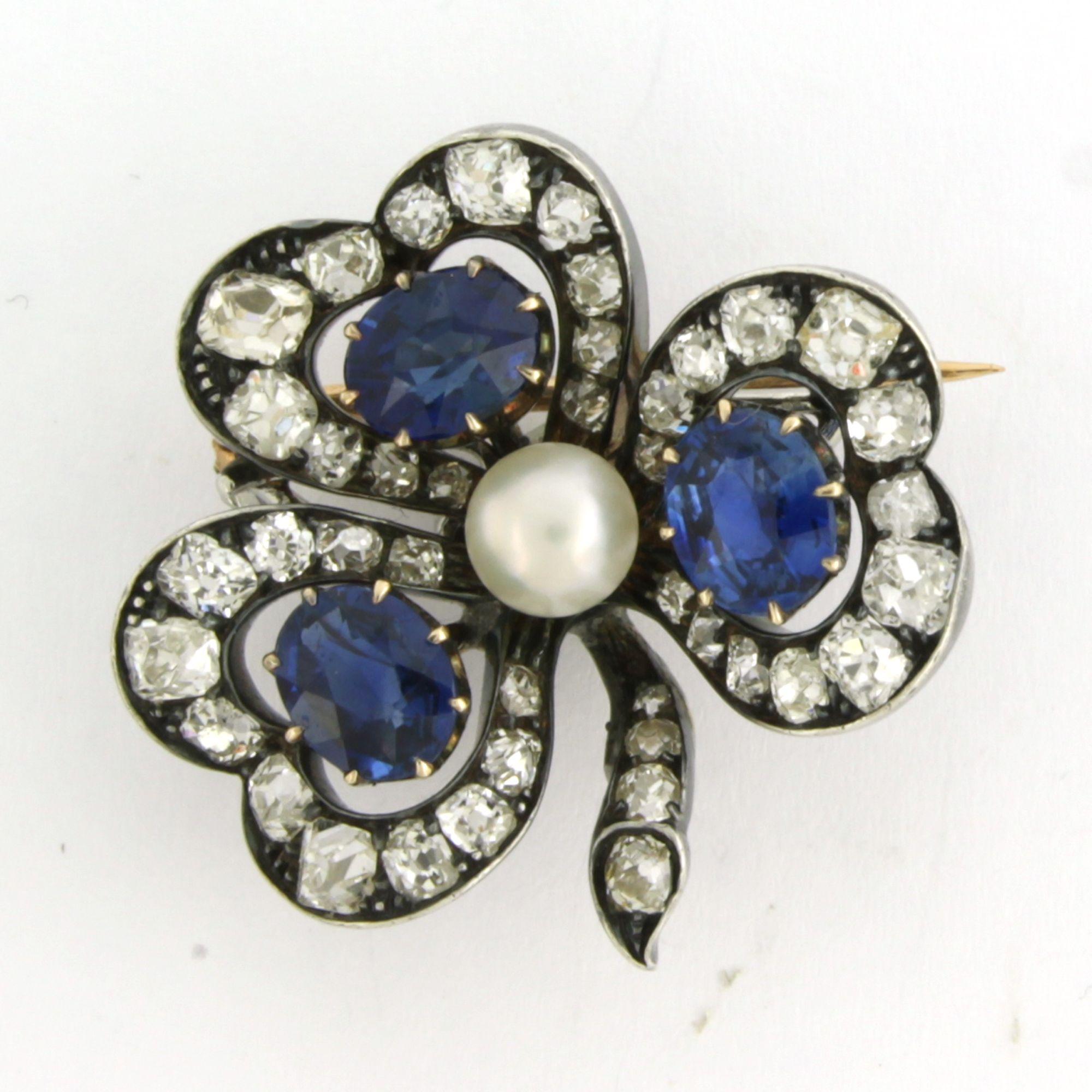 Spilla in oro e argento 14k a forma di giglio con perla, zaffiro e diamanti in vendita 2