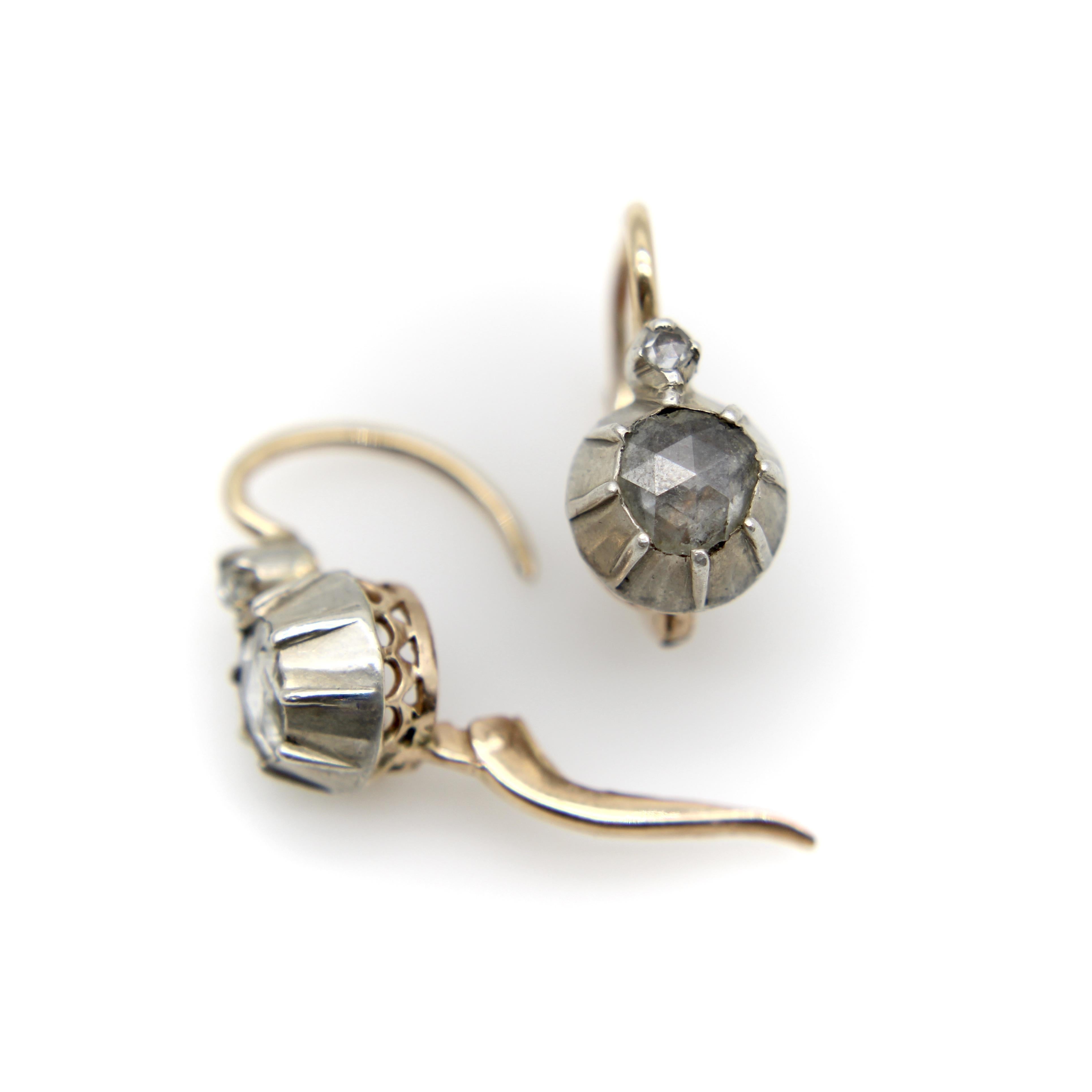 14K Gold and Silver Victorian Rose Cut Diamond Collet Set Dormeuse Earrings Unisexe en vente