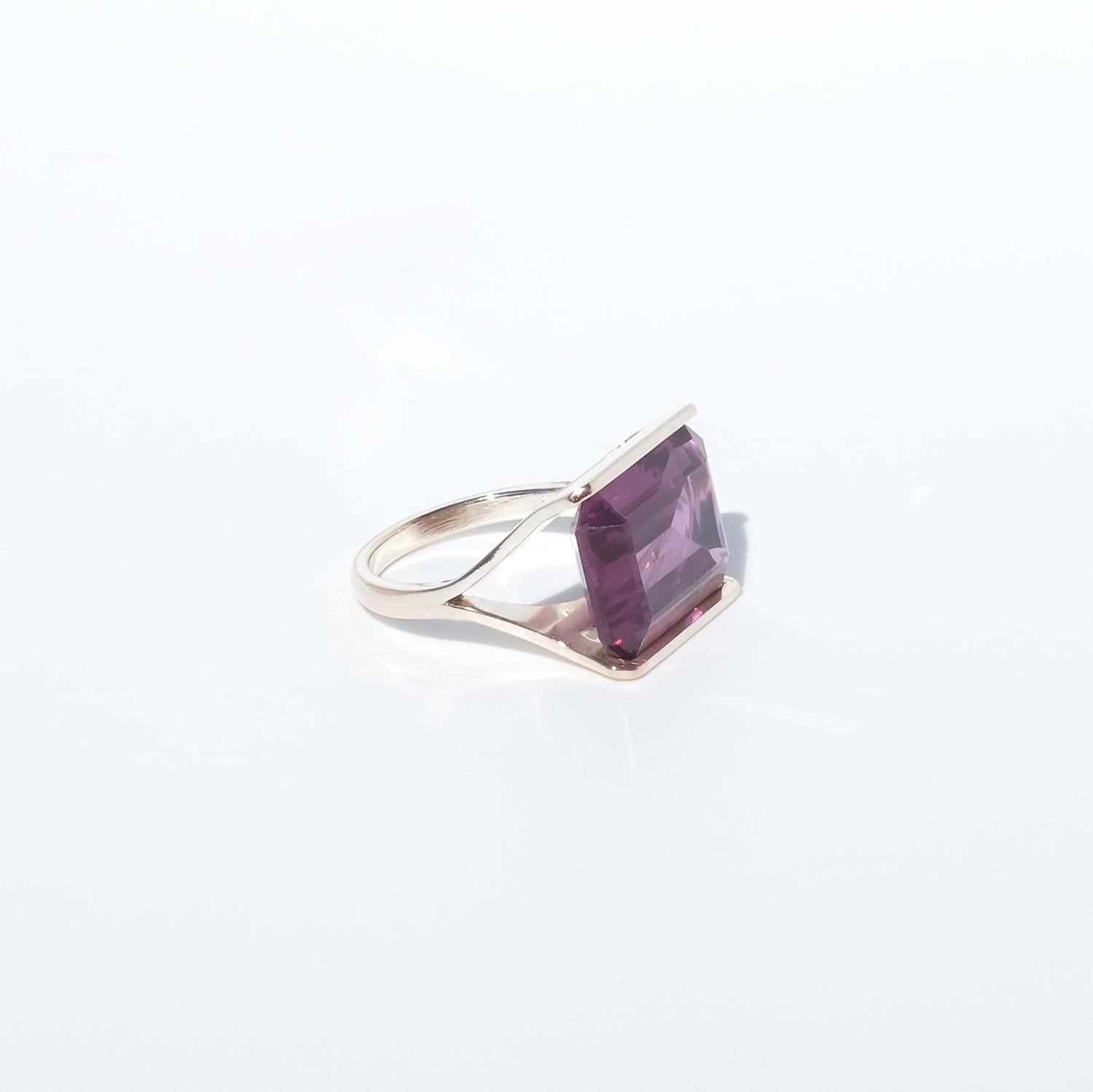 14K Gold und synthetisches Korund Vintage-Ring im Angebot 4