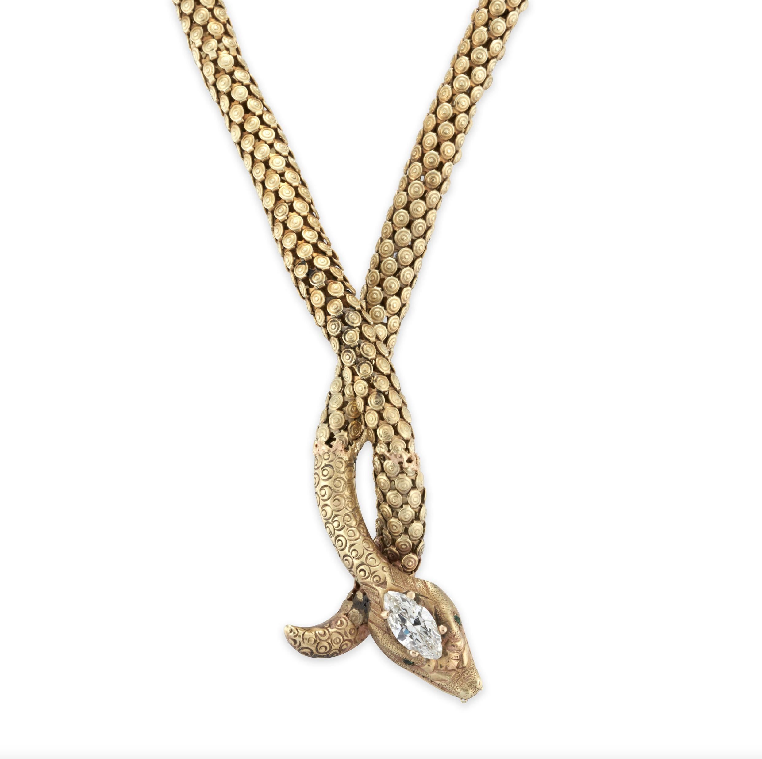 Collier serpent en or 14K avec diamants antiques

Détails :
Dessinée comme un serpent, la tête sertie d'un diamant taille marquise pesant environ 0,85 carats, reliée à une chaîne en or finement gravée.
Poids : 37.0 grammes.
Poinçon autrichien,
