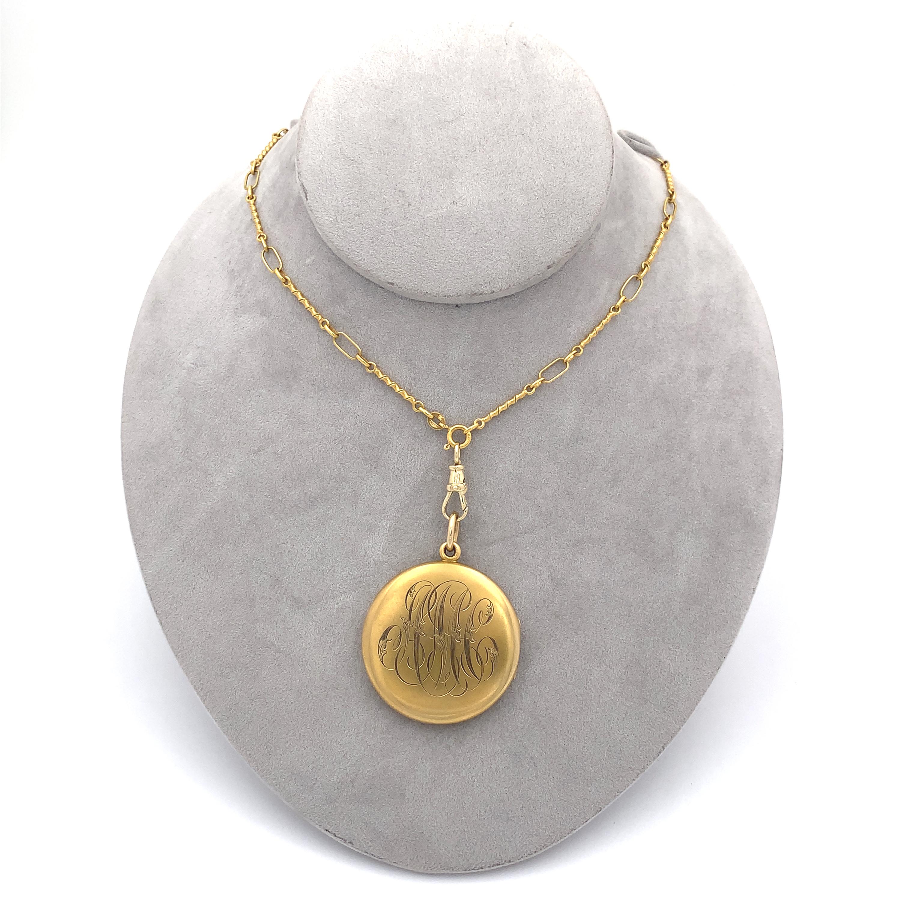 14K gold Antique Locket on 18K gold Hand Made Chain For Sale 3