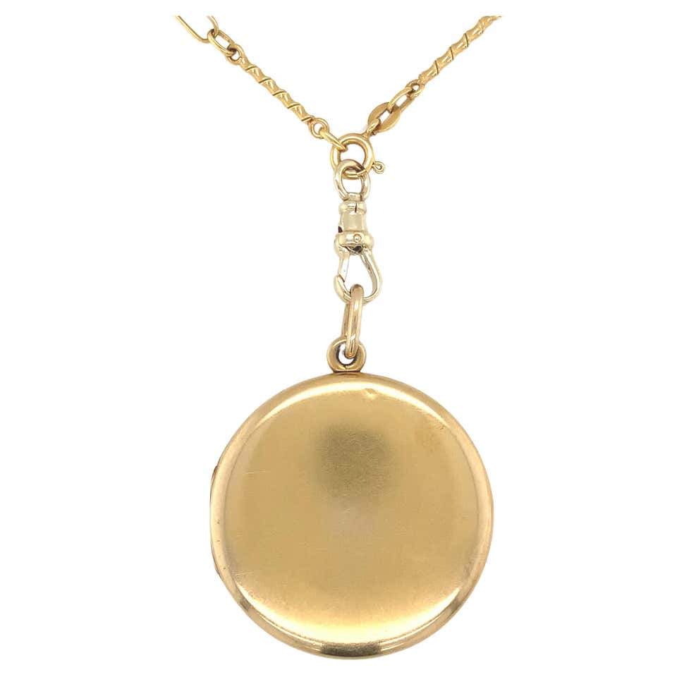 14K Yellow Gold Oval Locket with Decorative Heavy Chain For Sale at 1stDibs