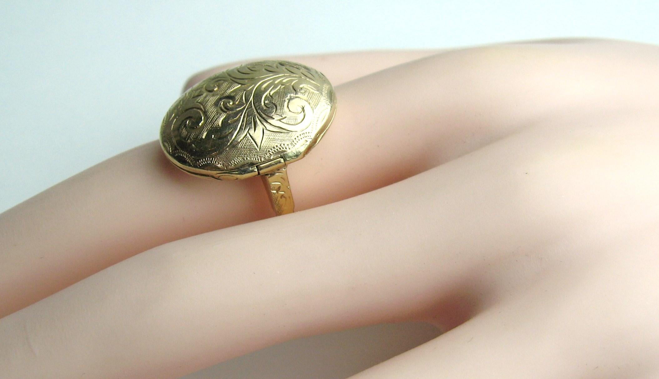 Art Deco 14 Karat Gold Antique Poison Locket Scrolled Engraving Ring