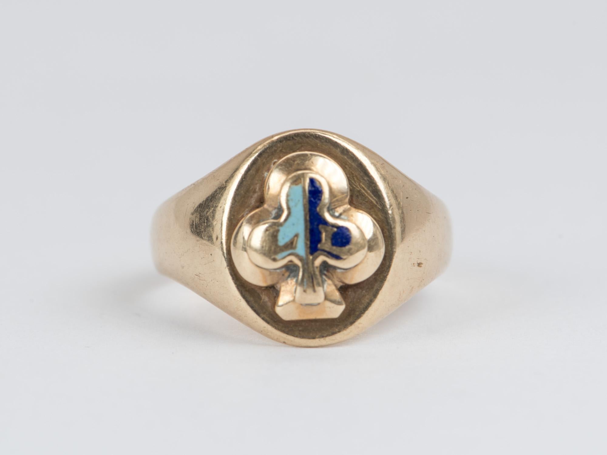 ♥ Solid 14k yellow gold antique shamrock enamel signet ring 

 ♥ The ring measures 14mm in length, 11mm in width, 3mm in height 

♥ US Size 7.75 (Free resizing up or down 1 size)
♥ Band width: 5.5mm-2.9mm

♥ All stone(s) used are genuine,
