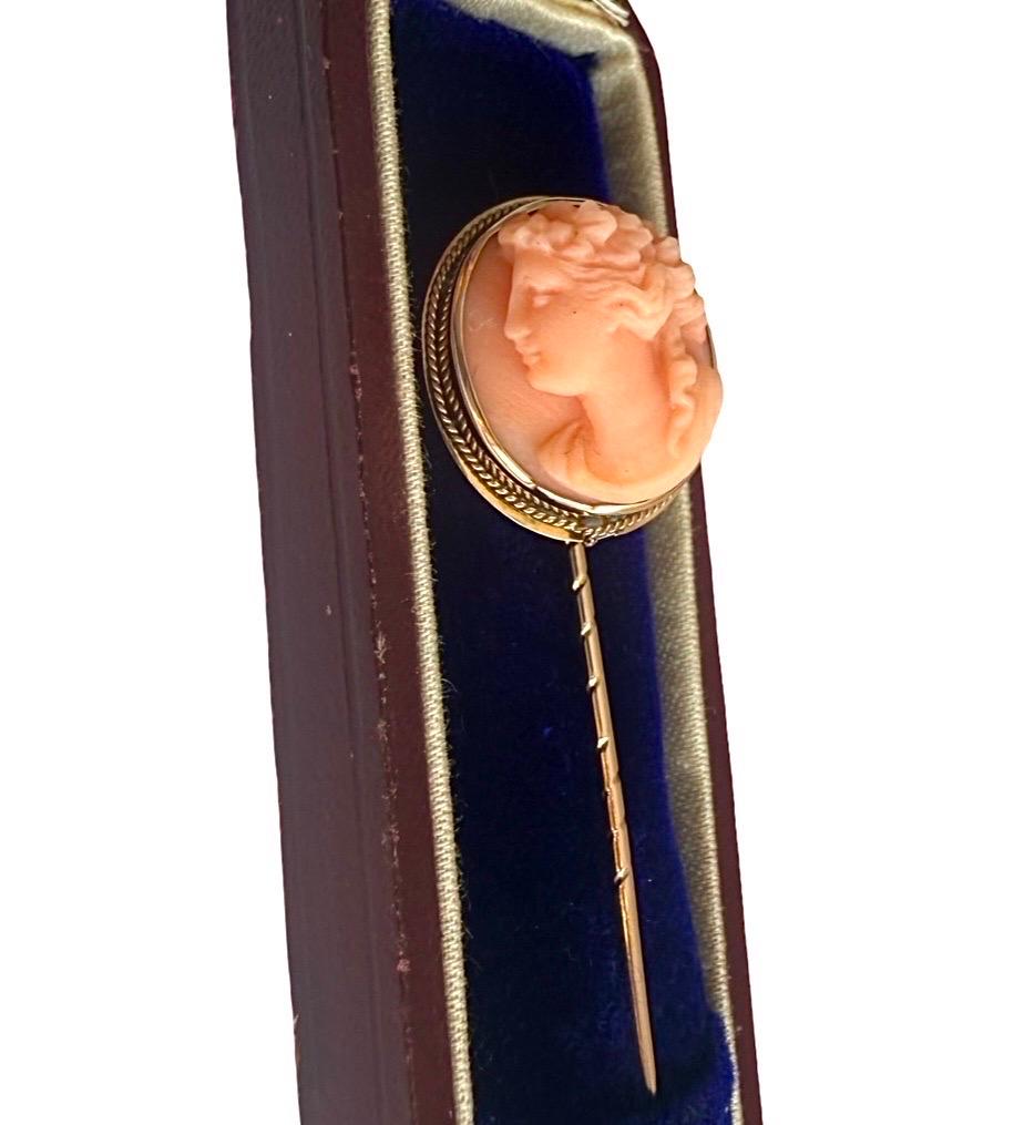 14k Gold Antique Victorian sculpté Coral Cameo Stickpin, Greek Goddess, 14ct box en vente 1