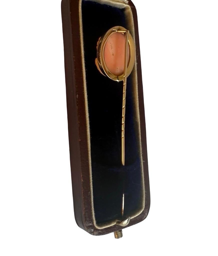 14k Gold Antique Victorian sculpté Coral Cameo Stickpin, Greek Goddess, 14ct box en vente 3